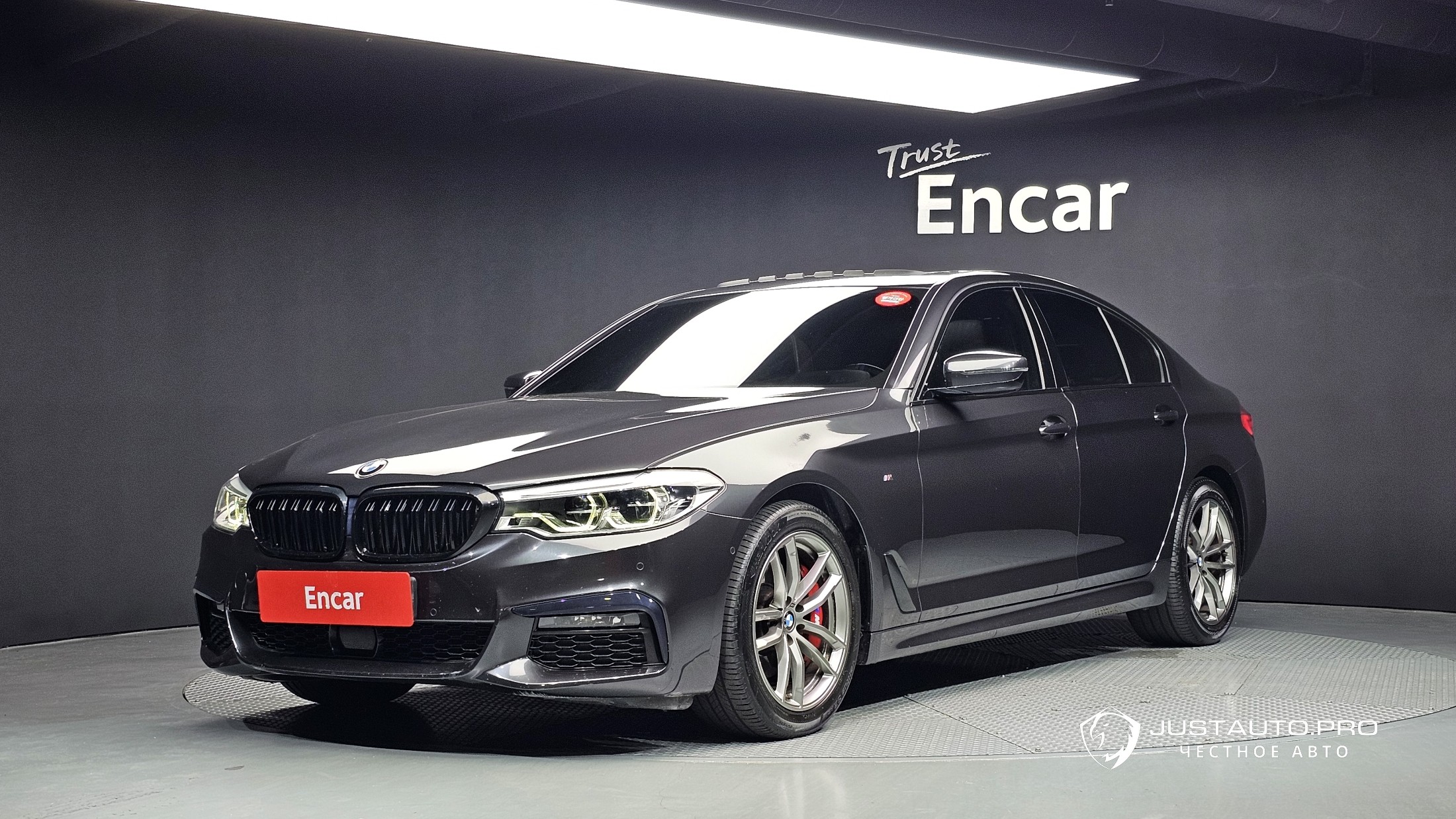 Автомобиль BMW 5-Series