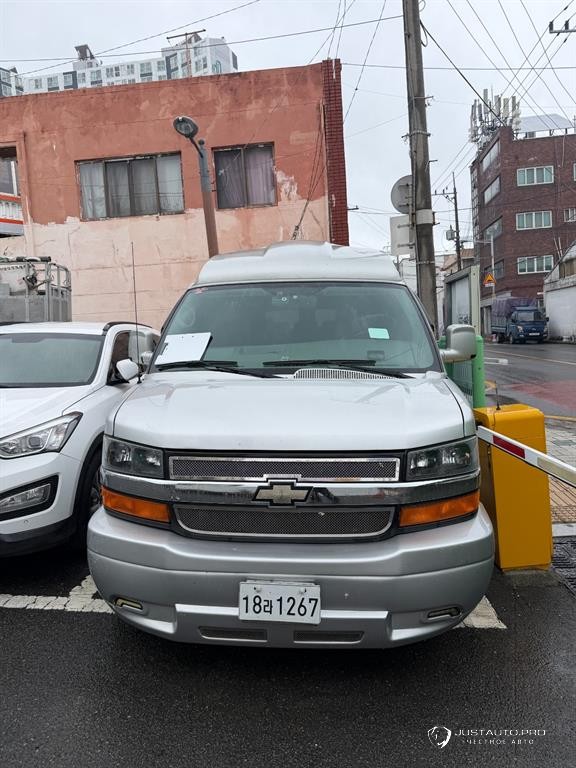 Автомобиль Chevrolet Express Van