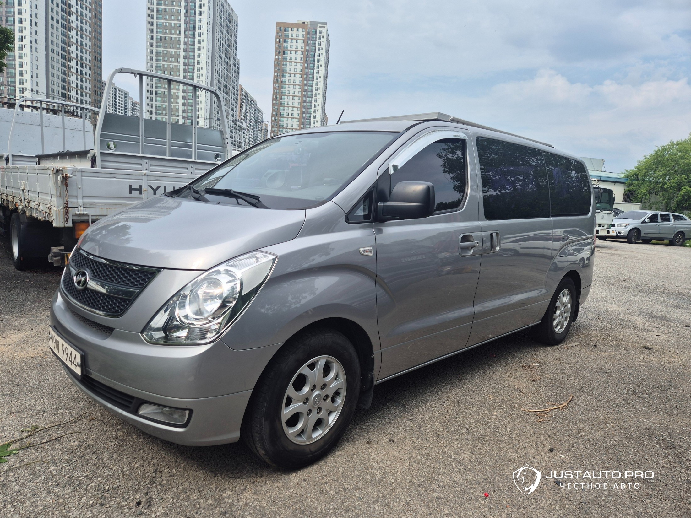 Автомобиль Hyundai Starex