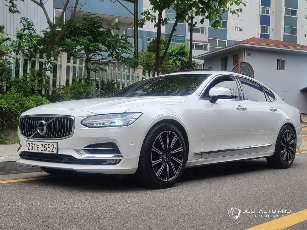 Автомобиль Volvo S90