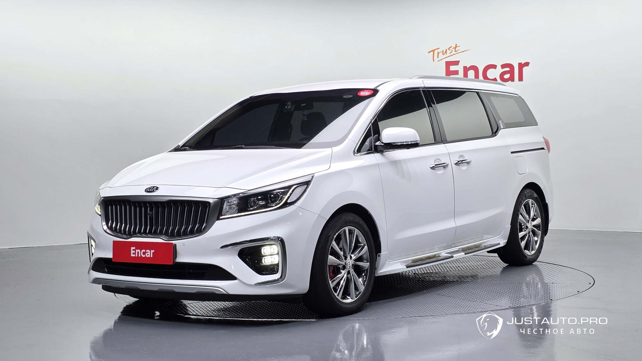 Автомобиль Kia Canival