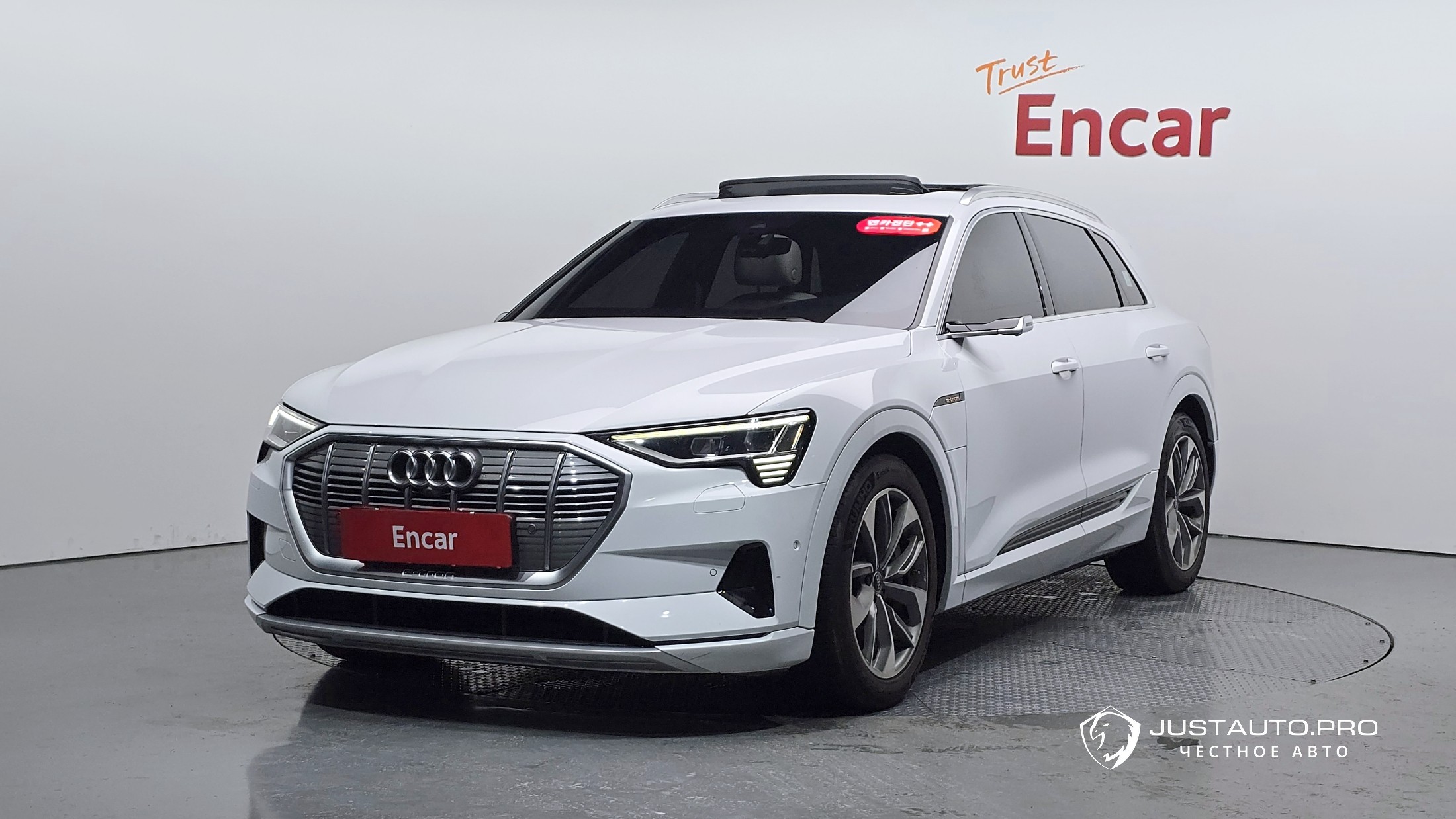 Автомобиль Audi e-tron
