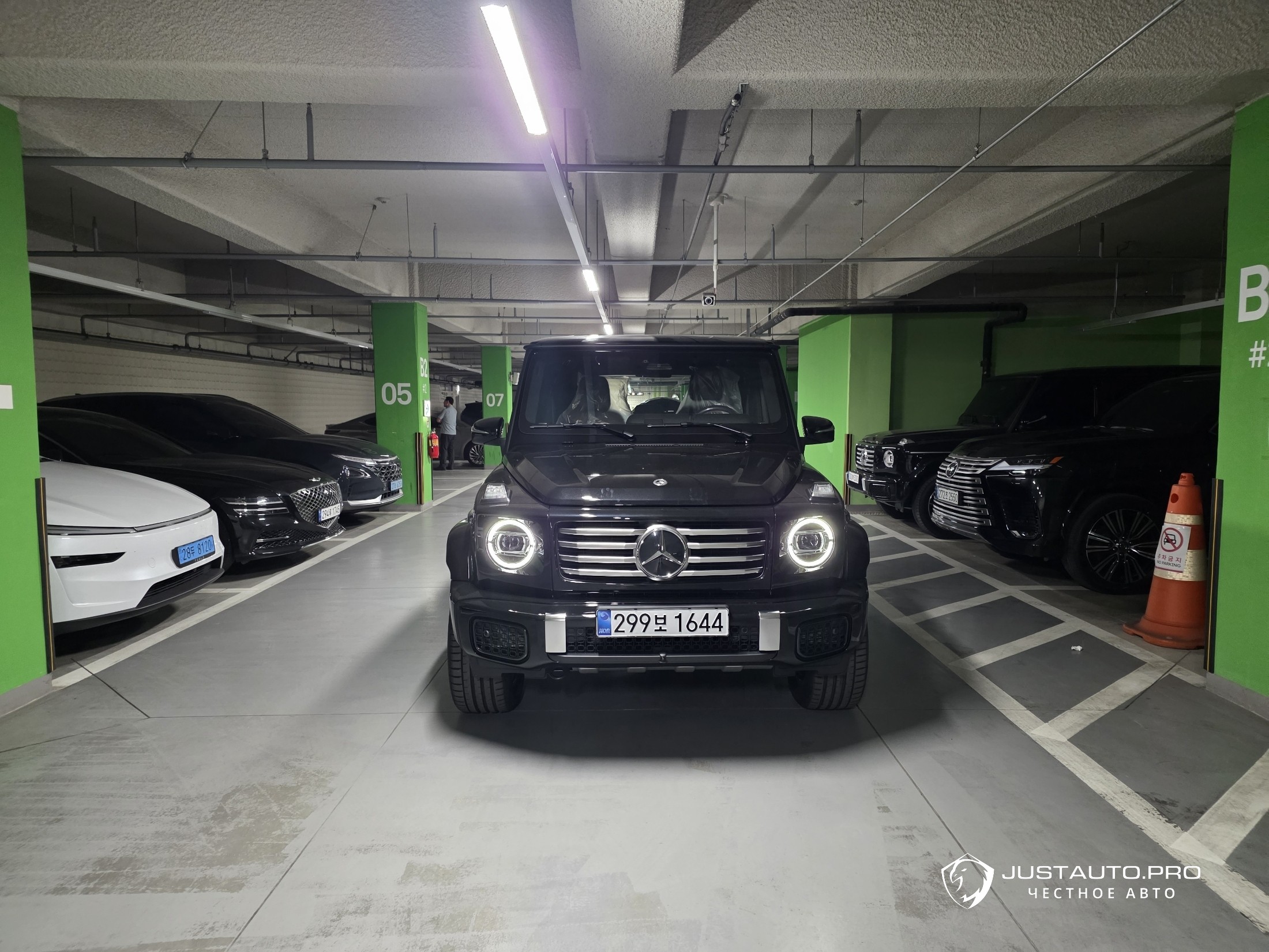 Автомобиль Mercedes-Benz G-Class