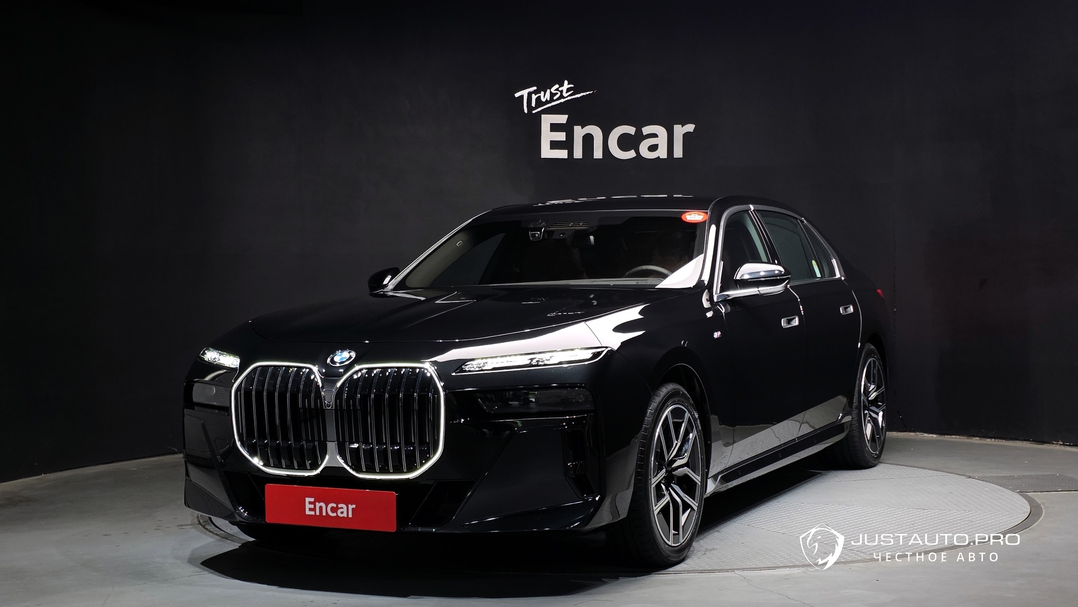 Автомобиль BMW 7-Series