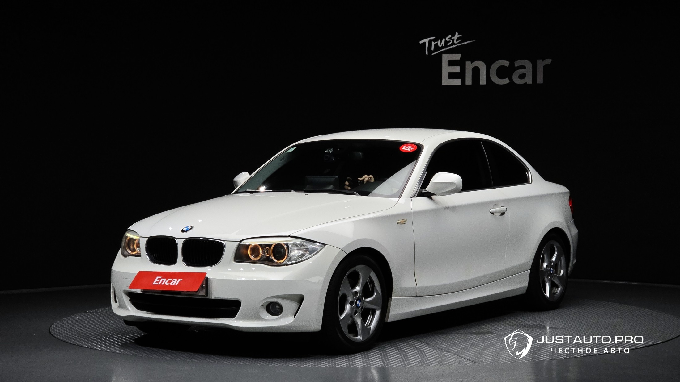 Автомобиль BMW 1-Series