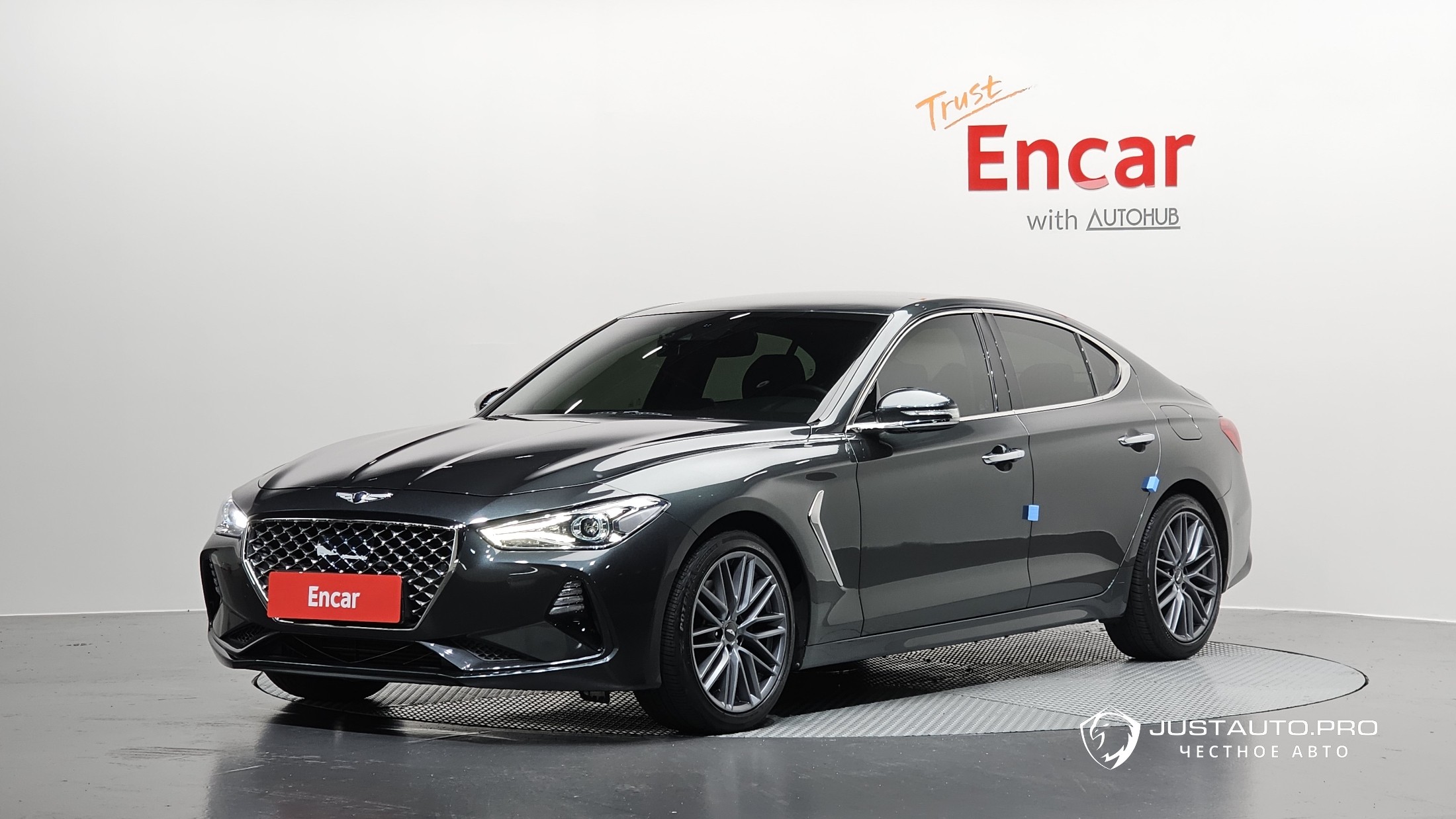 Автомобиль Genesis G70