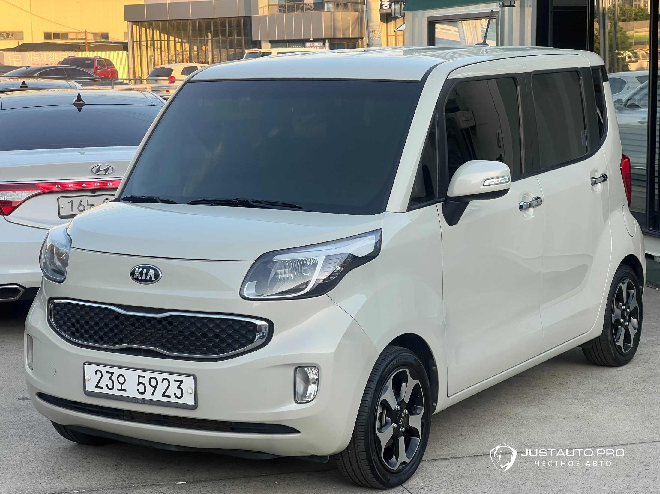 Автомобиль Kia RAY