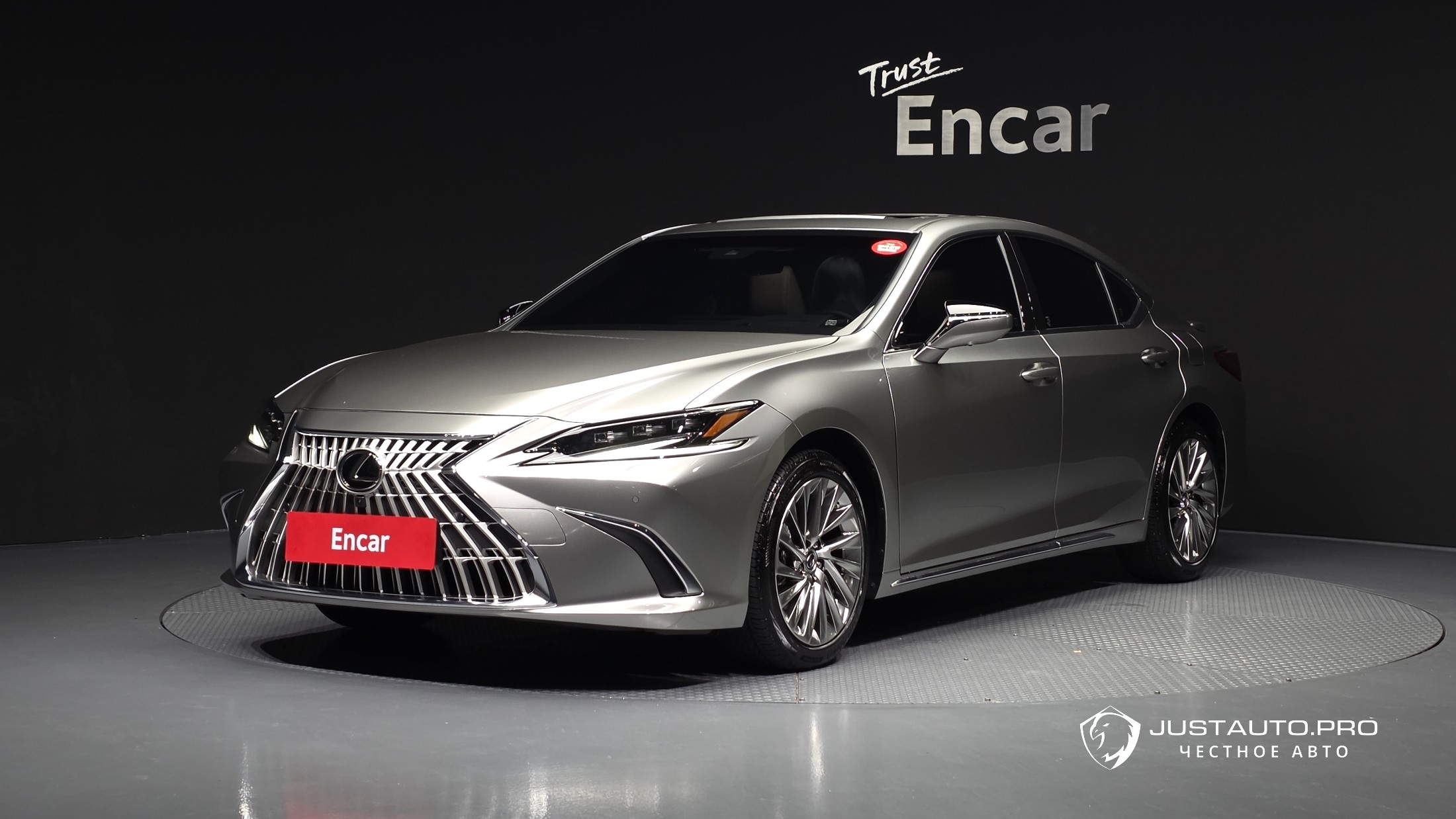 Автомобиль Lexus ES
