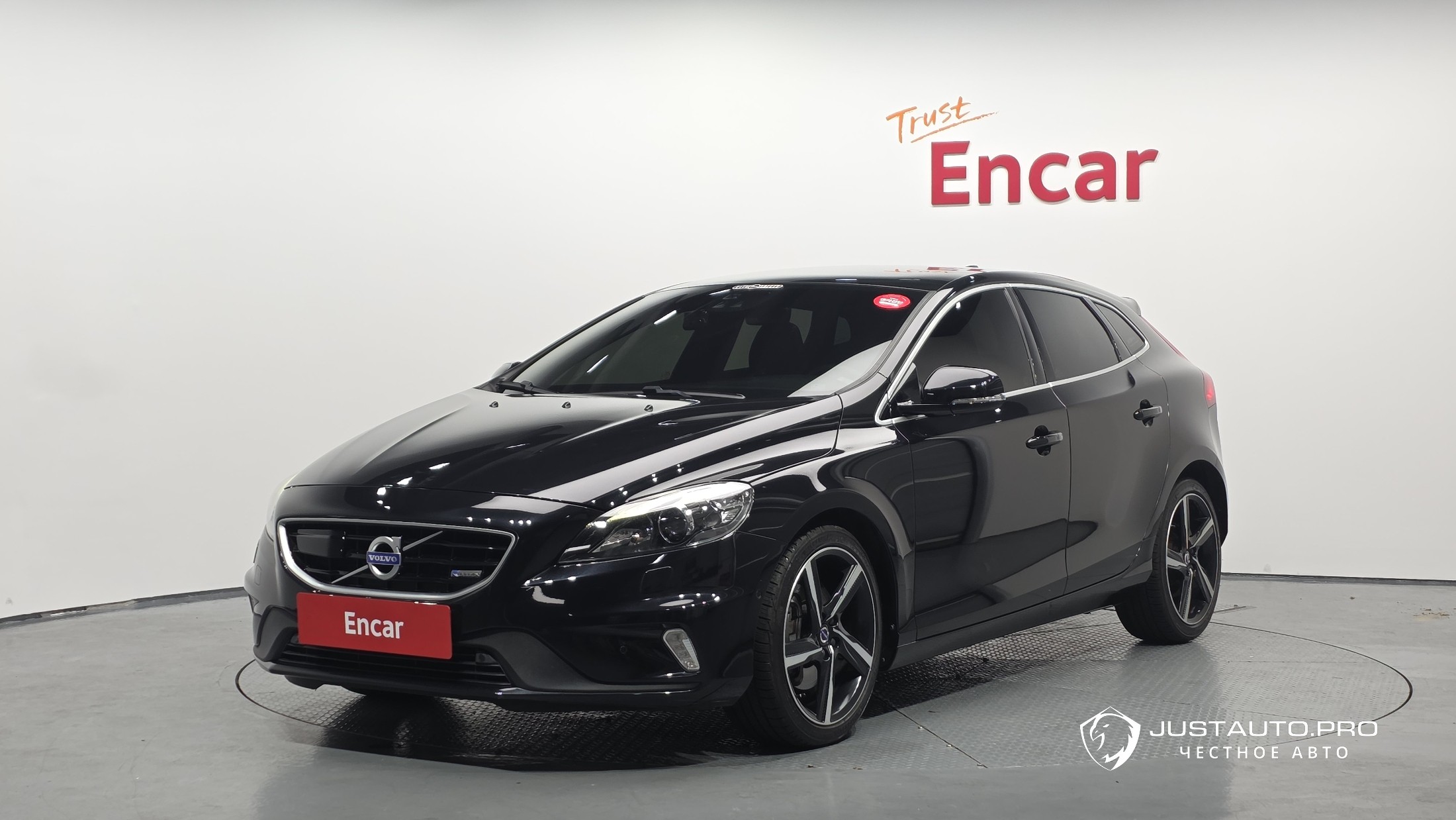 Автомобиль Volvo V40