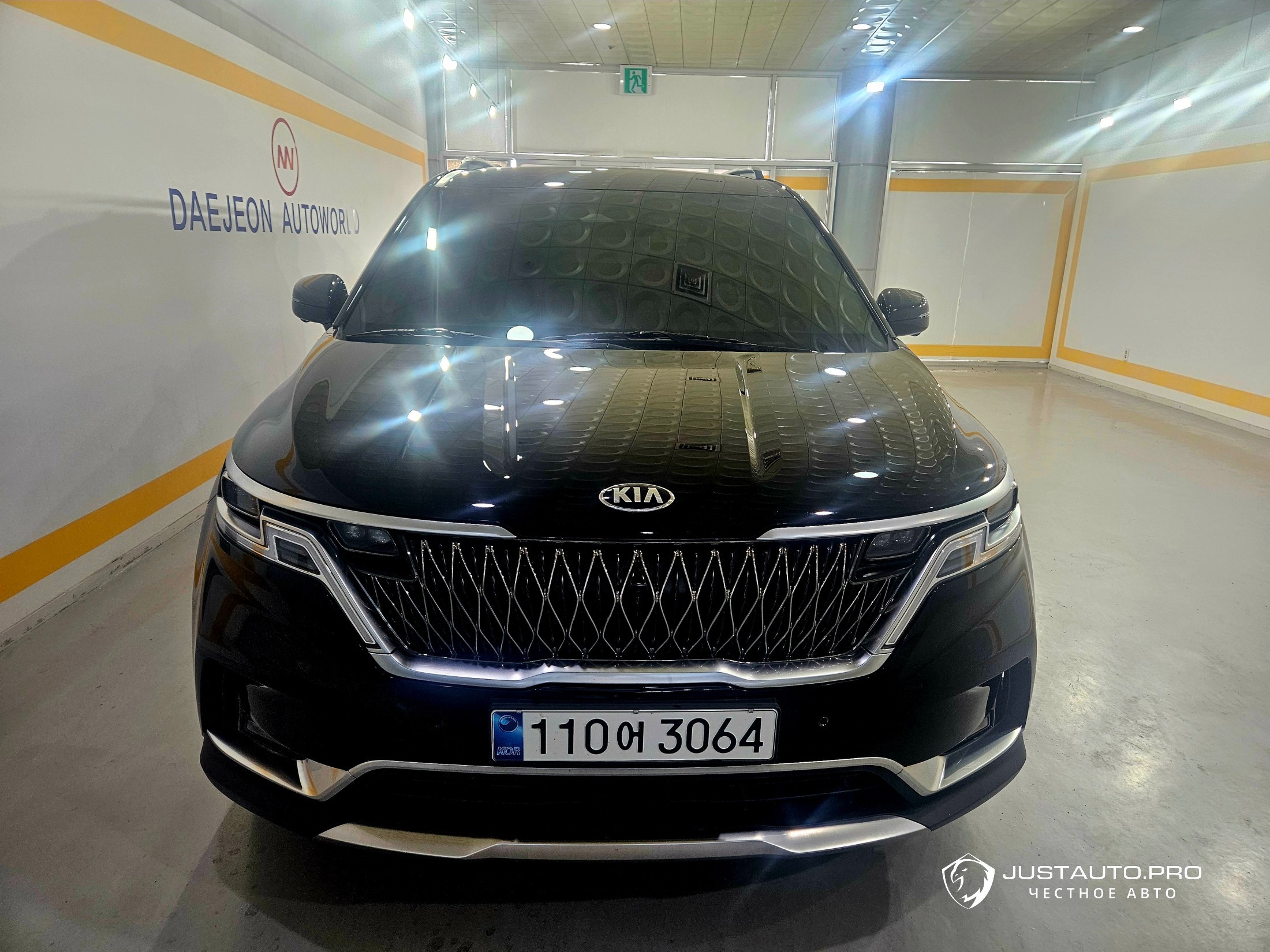 Автомобиль Kia Canival