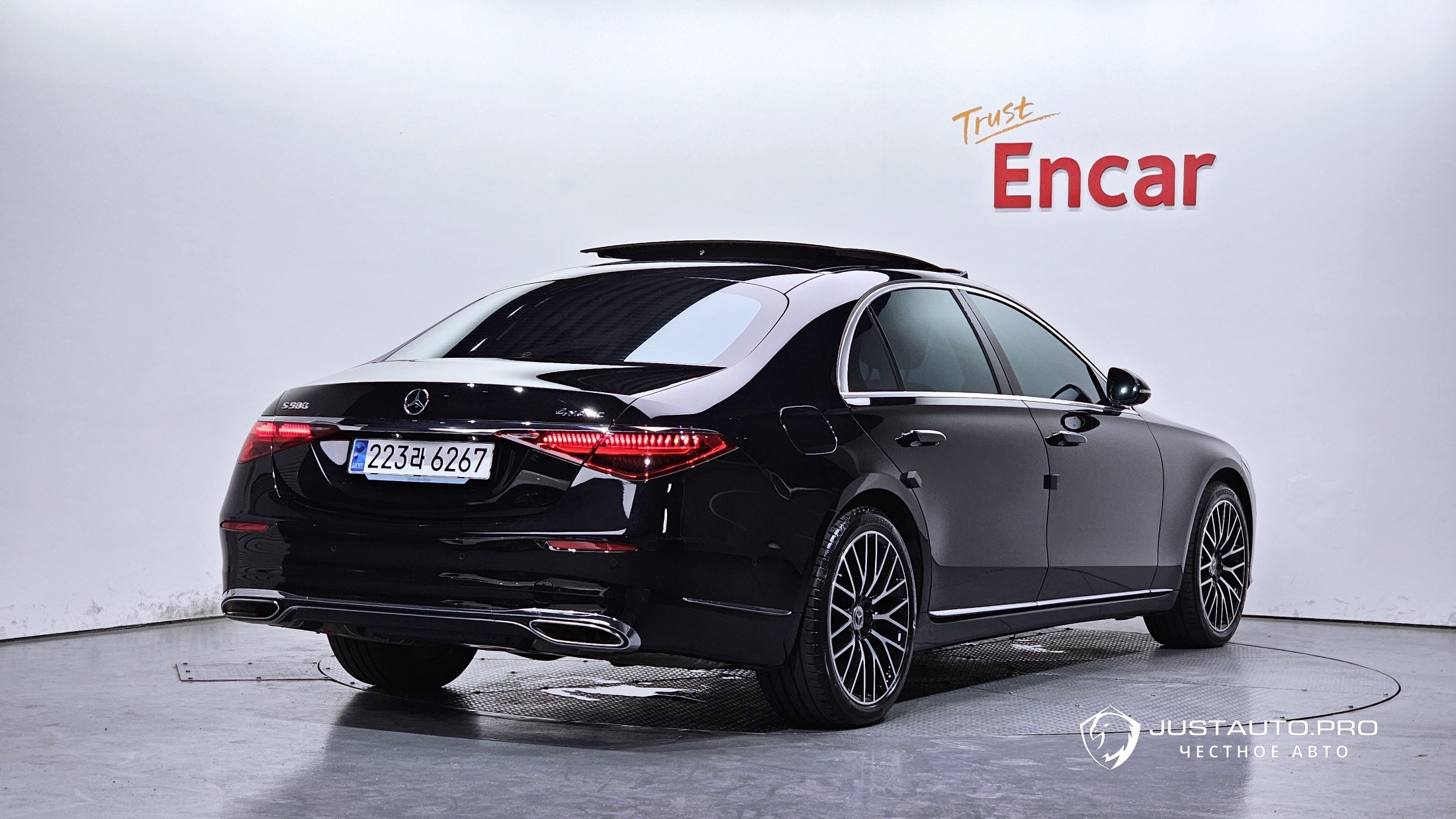 Автомобиль Mercedes-Benz S-Class