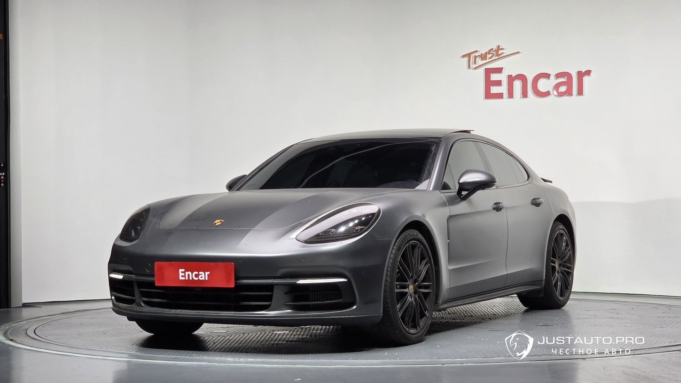 Автомобиль Porsche Panamera