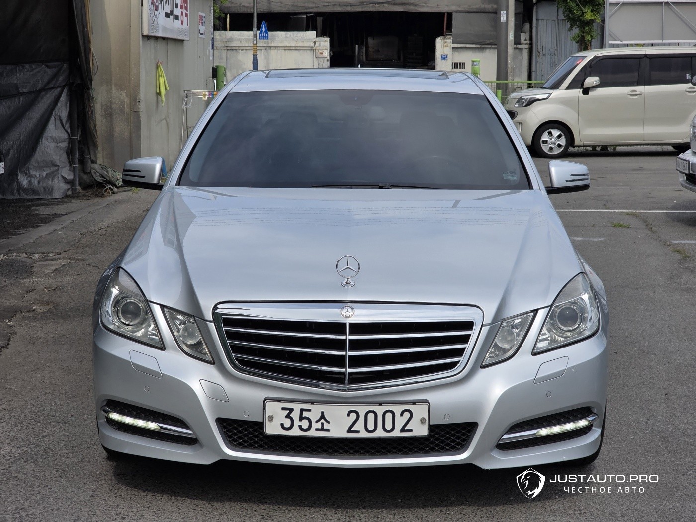 Автомобиль Mercedes-Benz E-Class