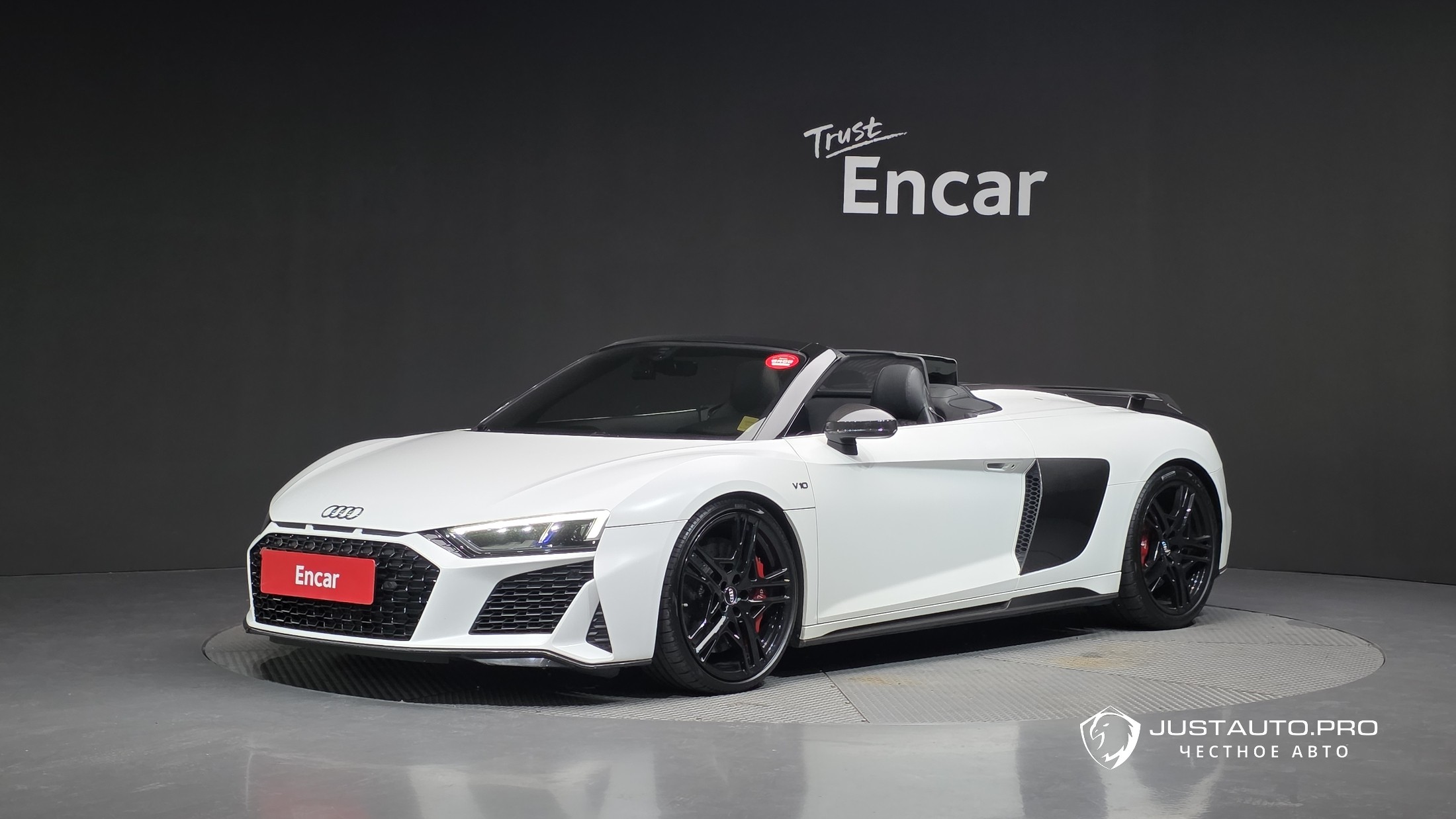 Автомобиль Audi R8