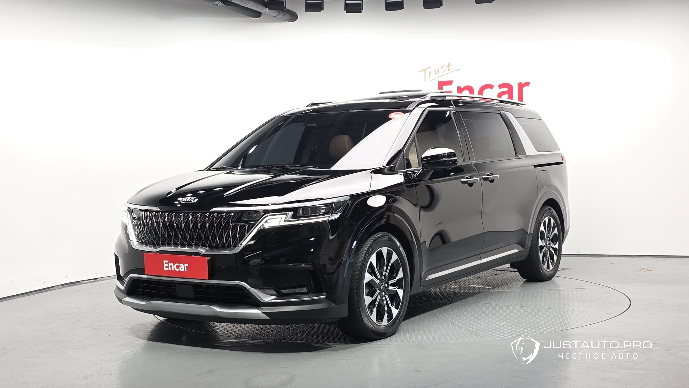 Автомобиль Kia Canival
