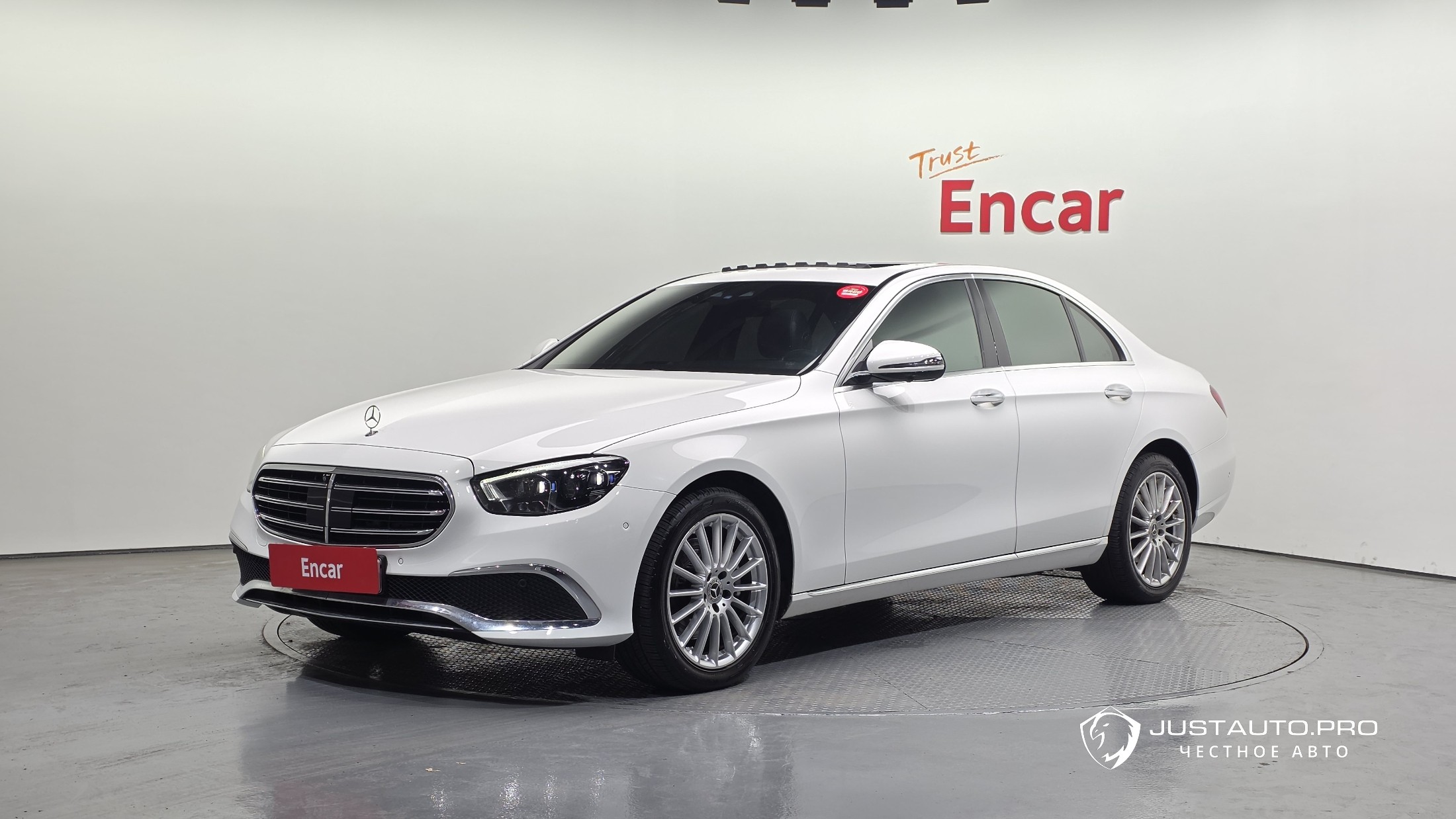 Автомобиль Mercedes-Benz E-Class