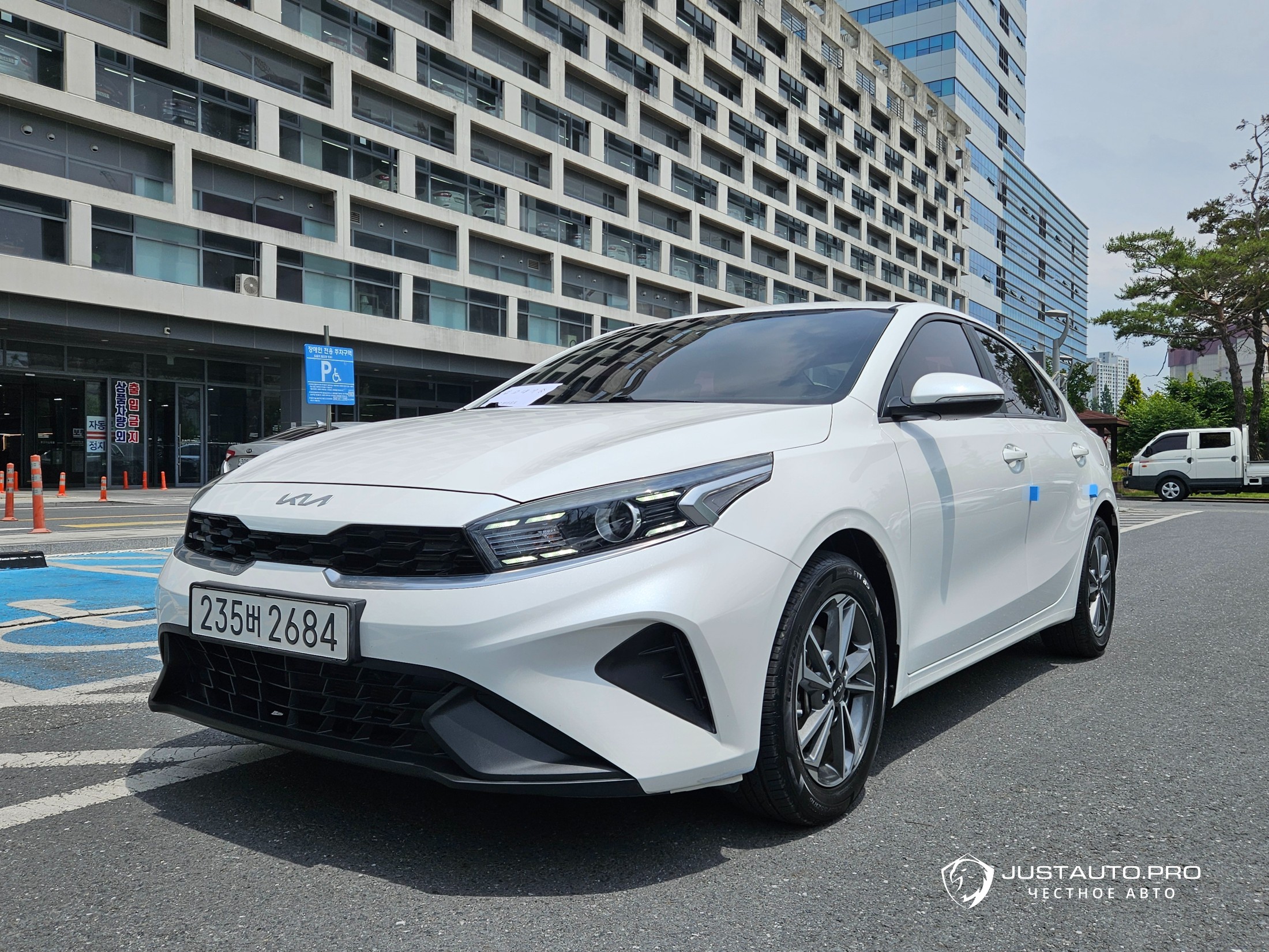 Автомобиль Kia K3