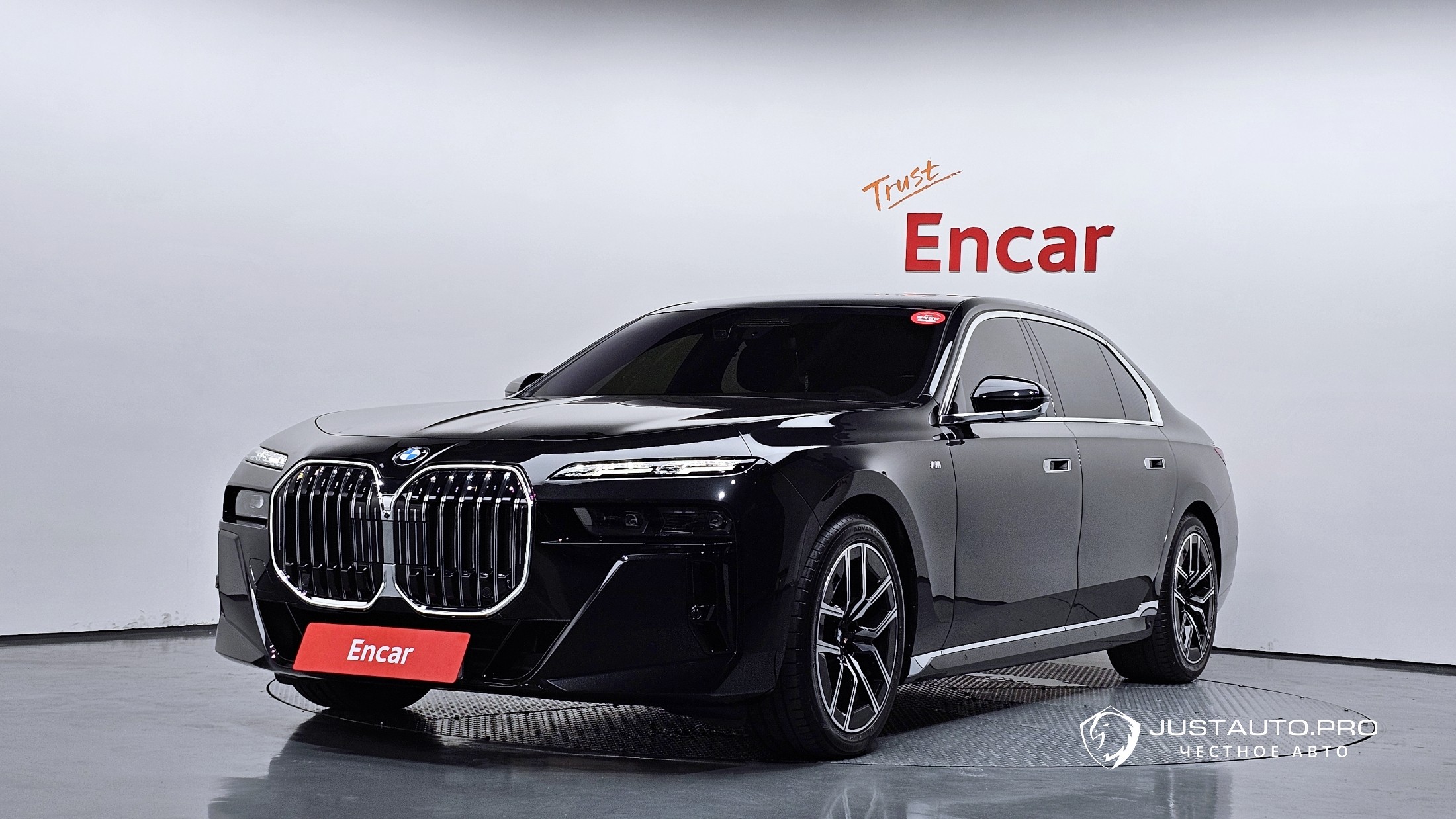 Автомобиль BMW 7-Series