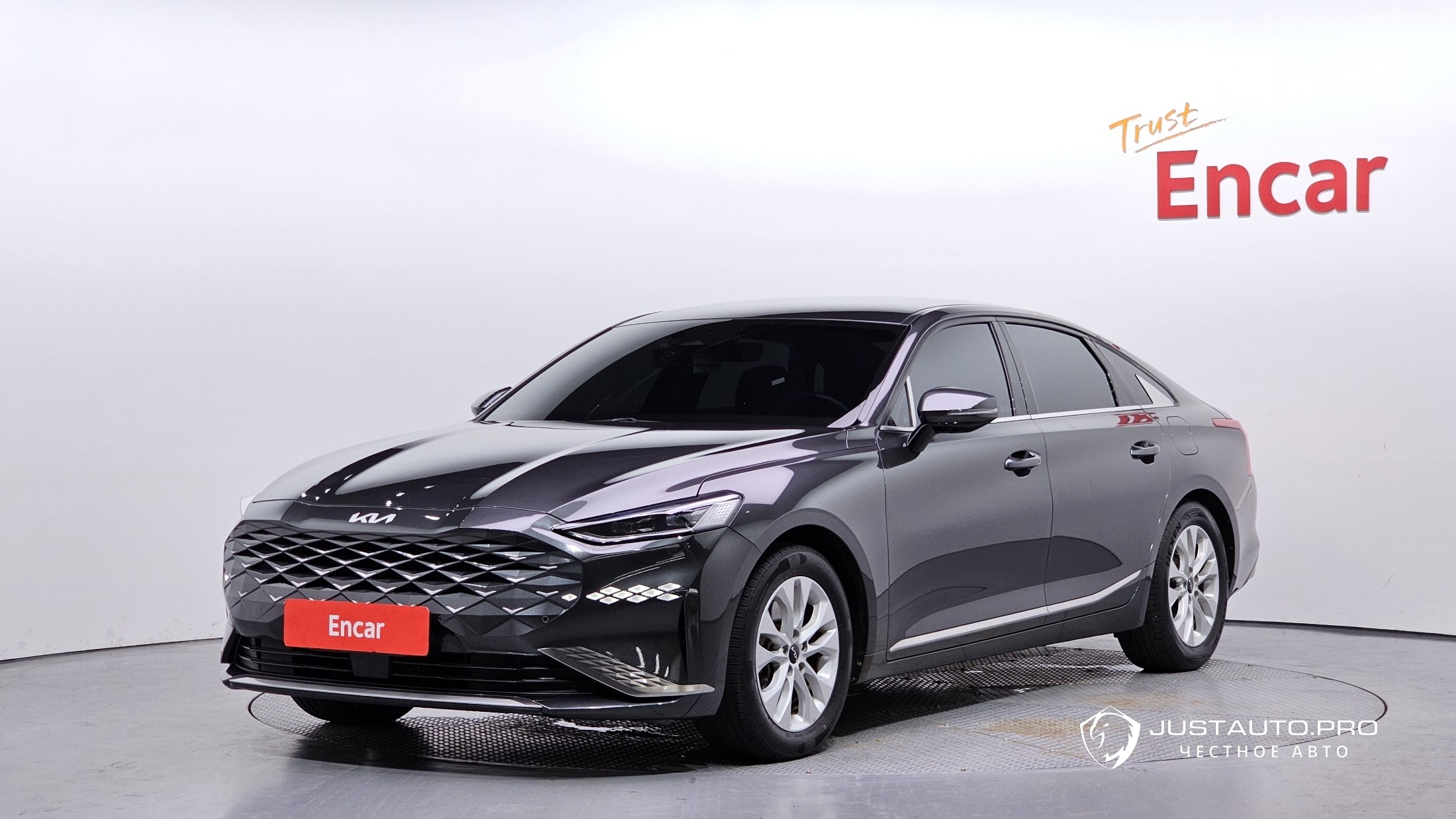 Автомобиль Kia K8