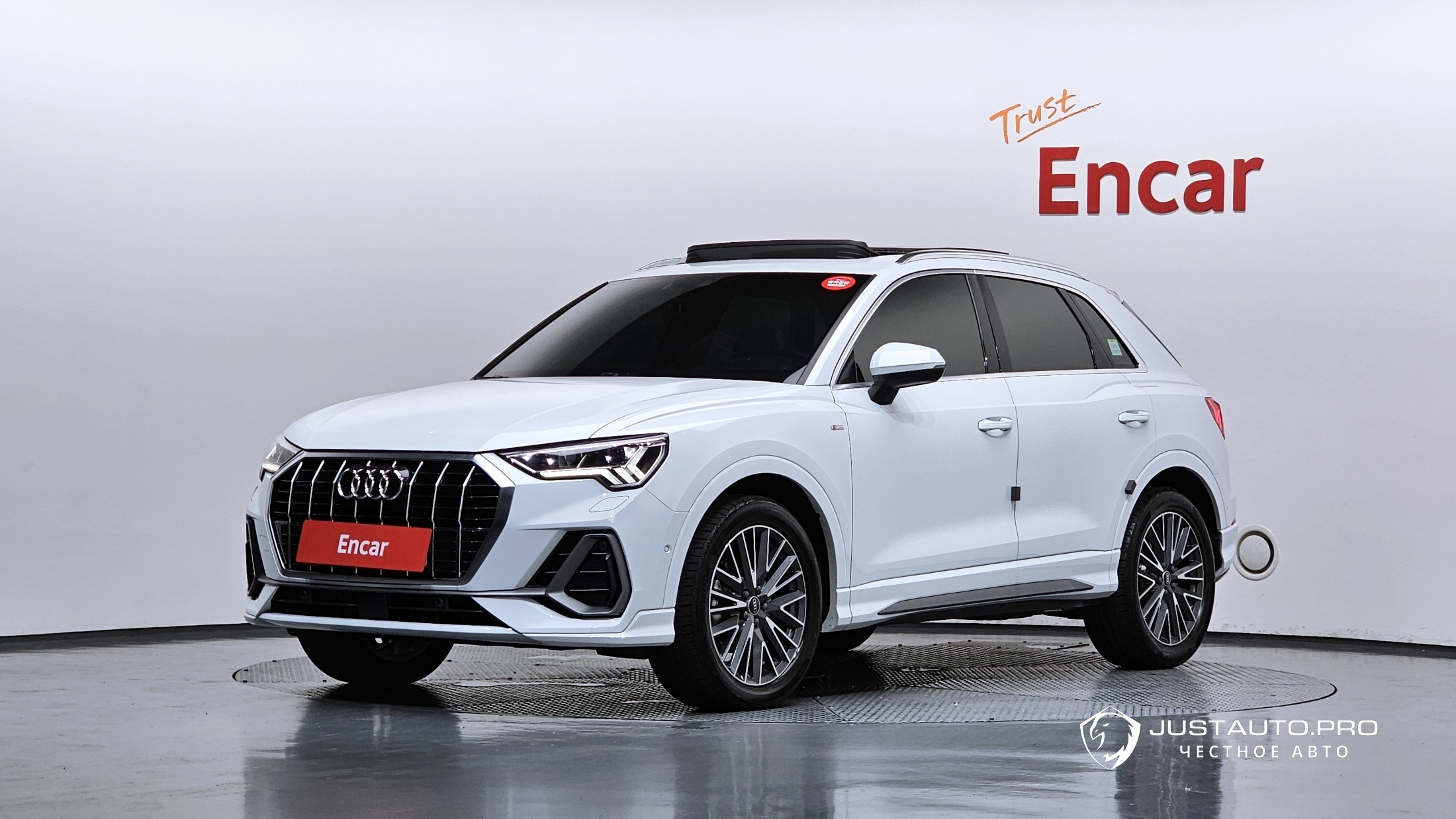 Автомобиль Audi Q3