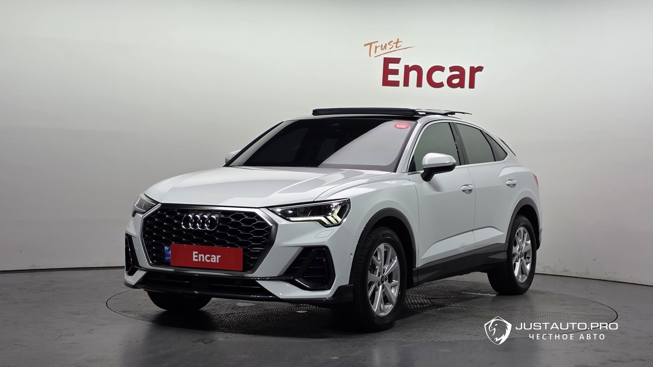 Автомобиль Audi Q3