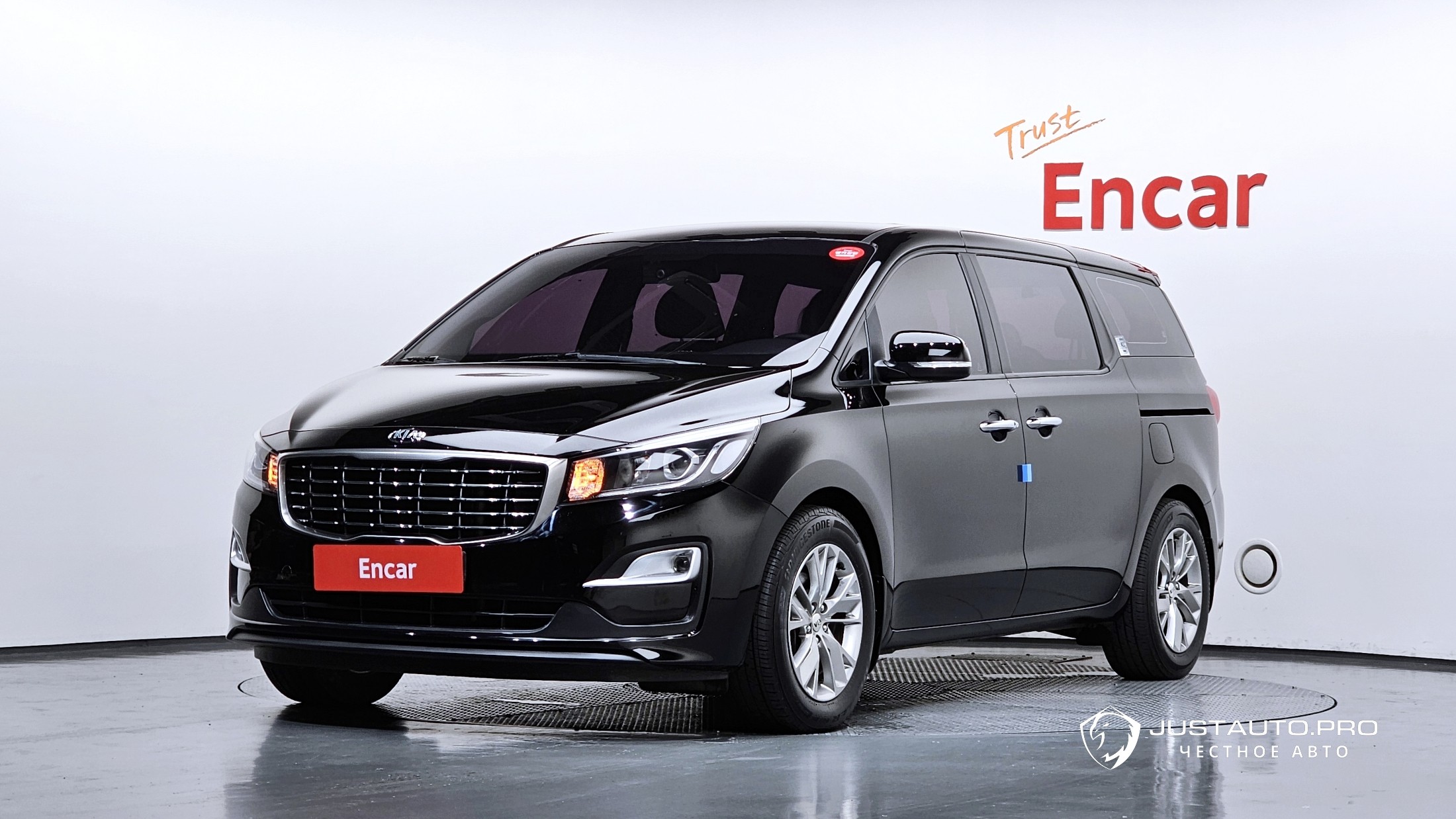 Автомобиль Kia Canival