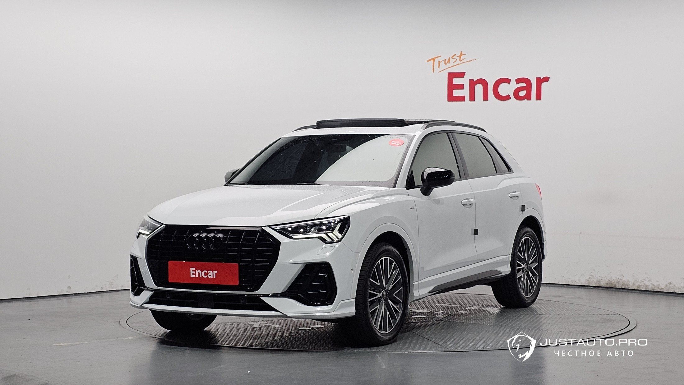 Автомобиль Audi Q3