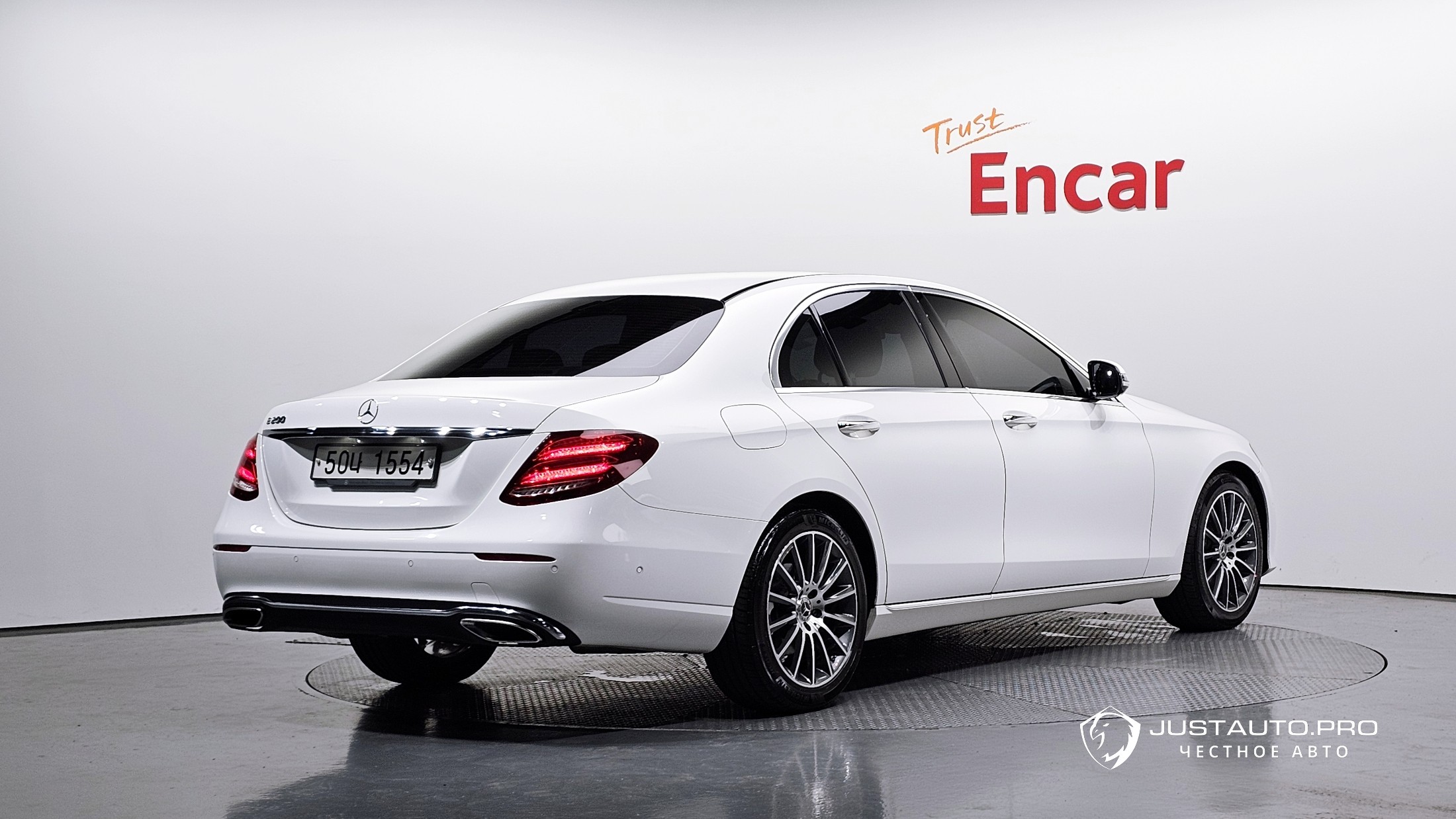 Автомобиль Mercedes-Benz E-Class