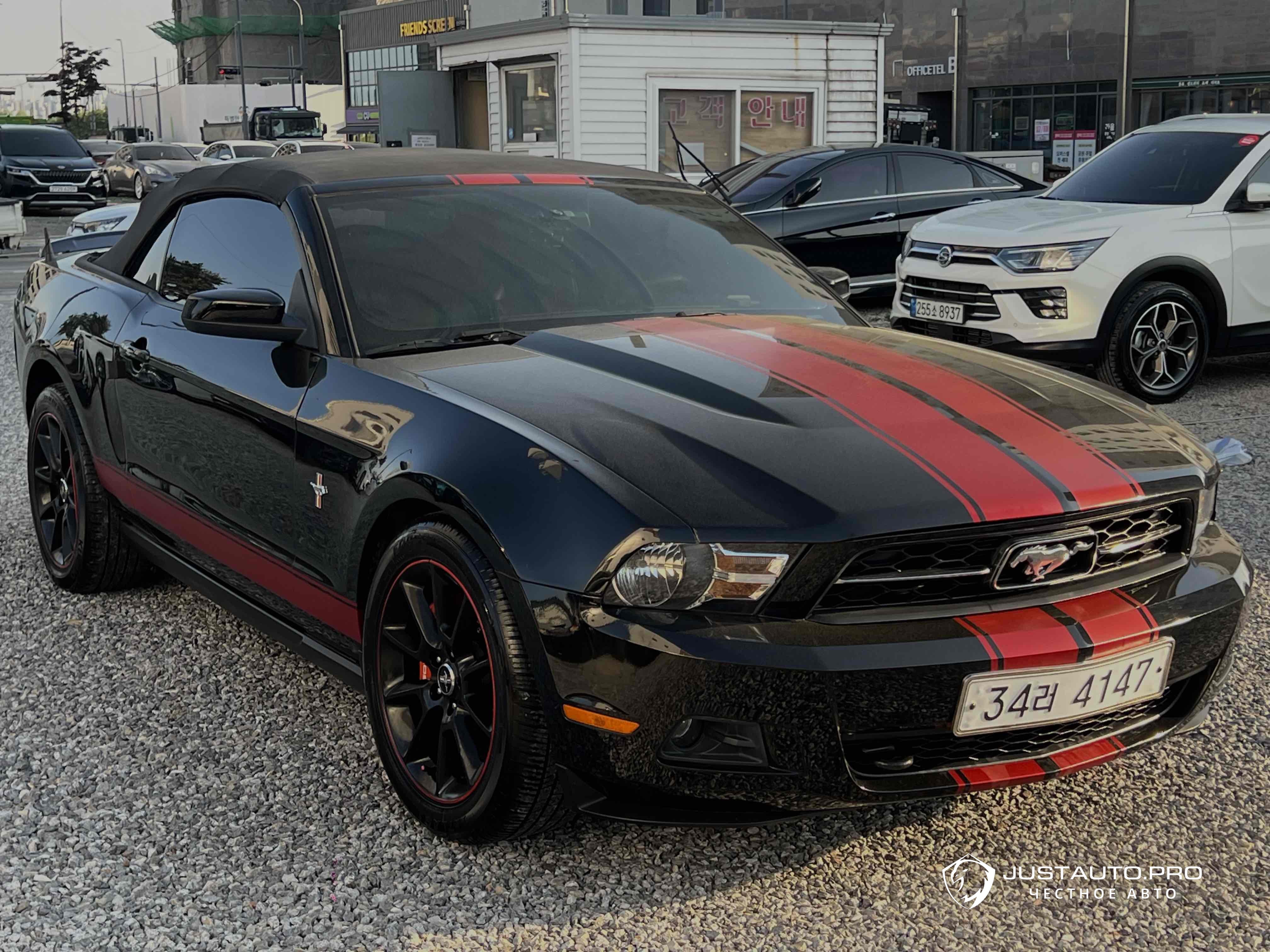 Автомобиль Ford Mustang