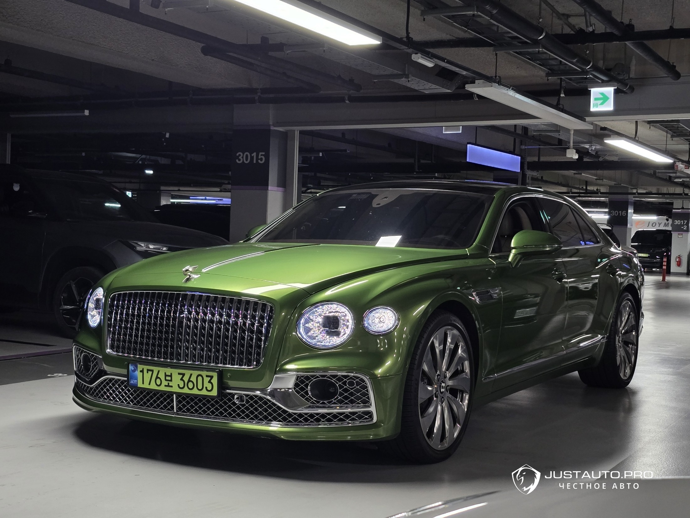 Автомобиль Bentley Flying Spur