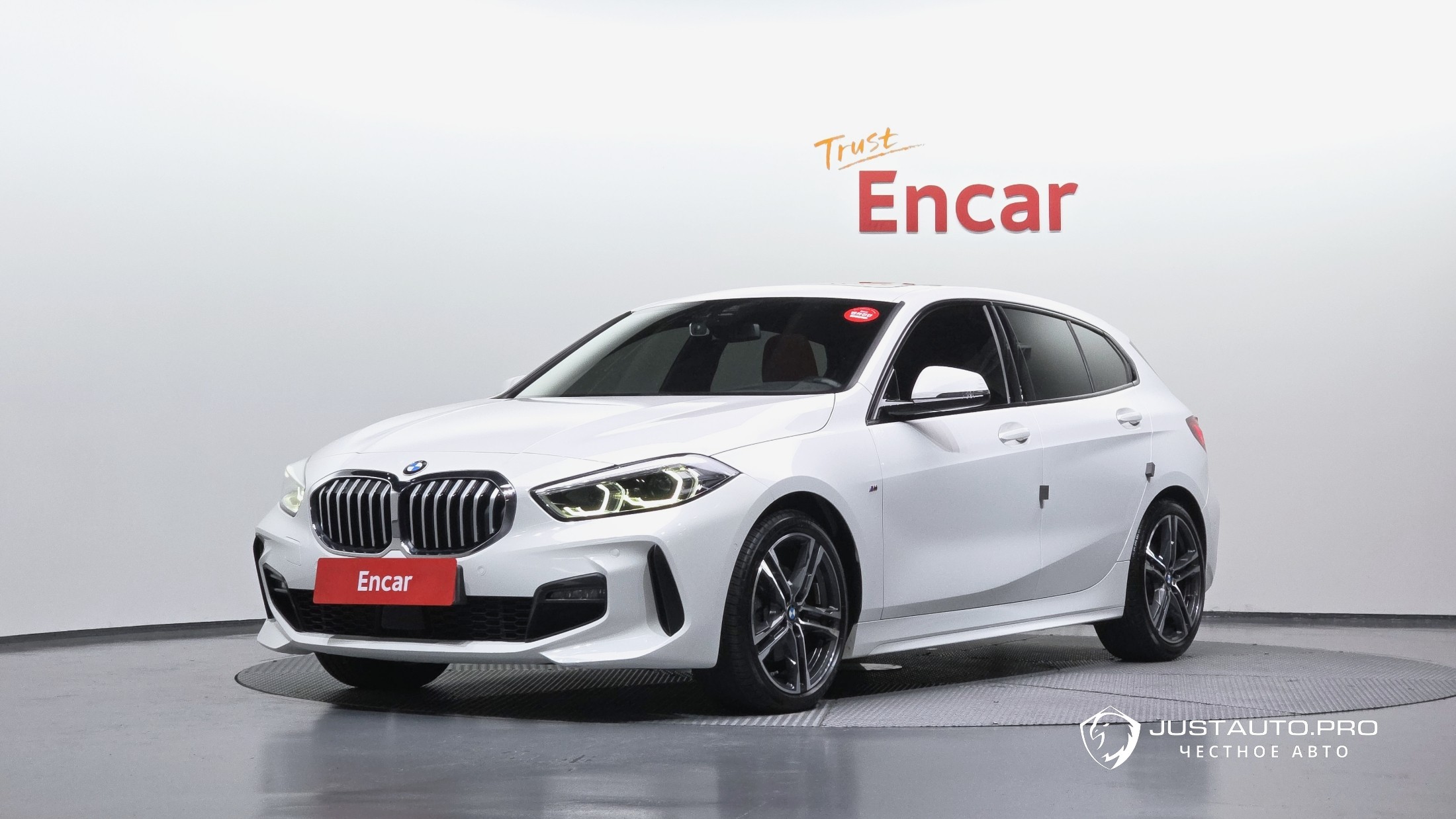 Автомобиль BMW 1-Series