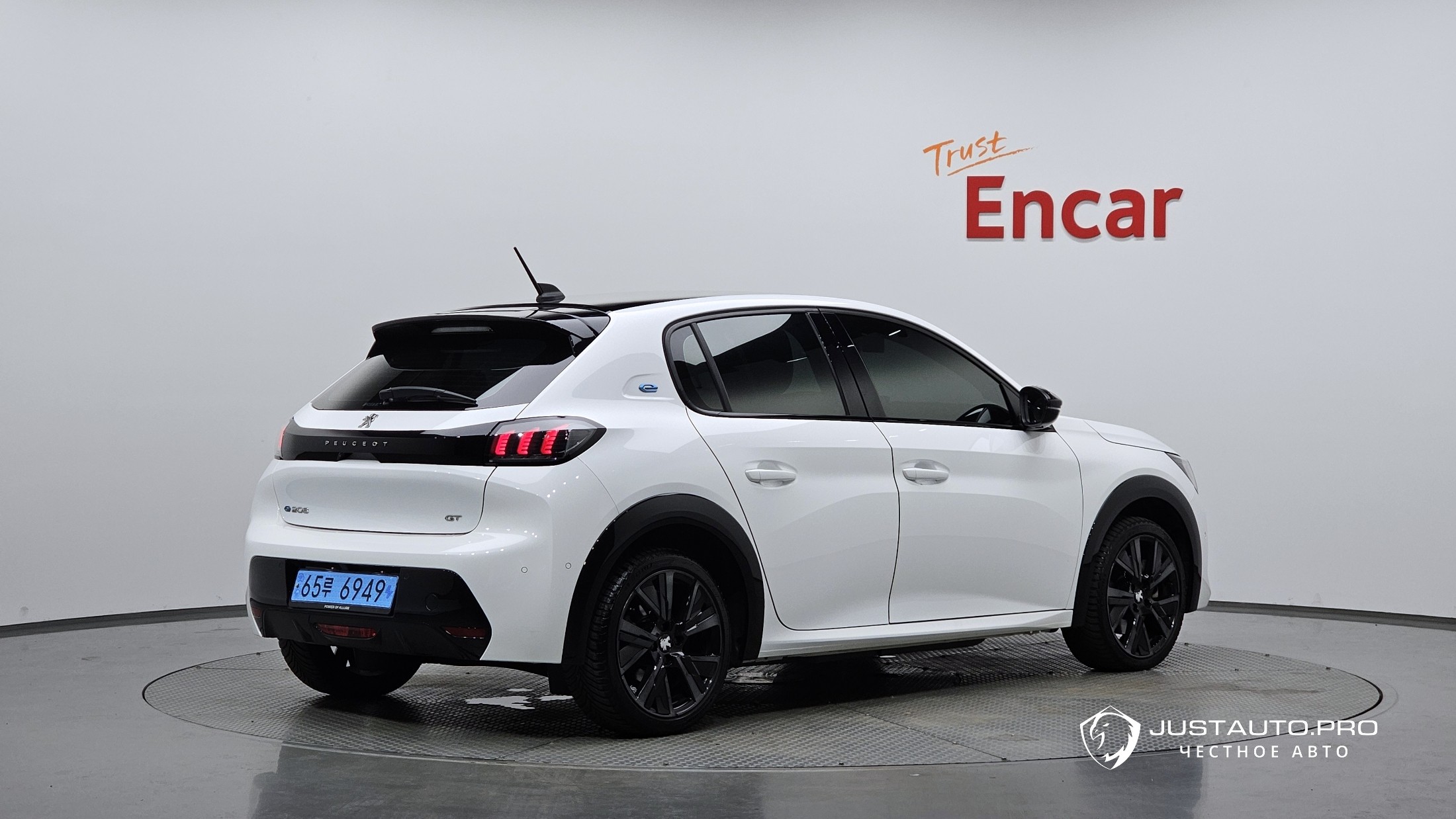 Автомобиль Peugeot 208