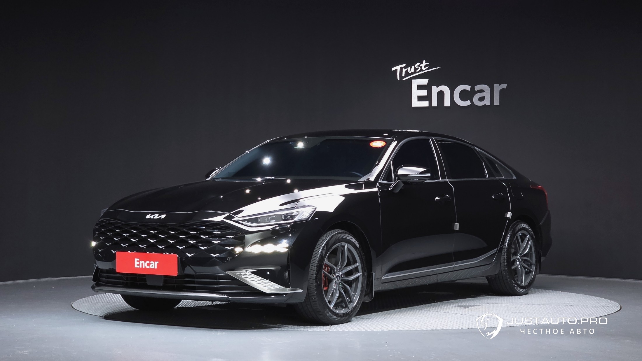 Автомобиль Kia K8