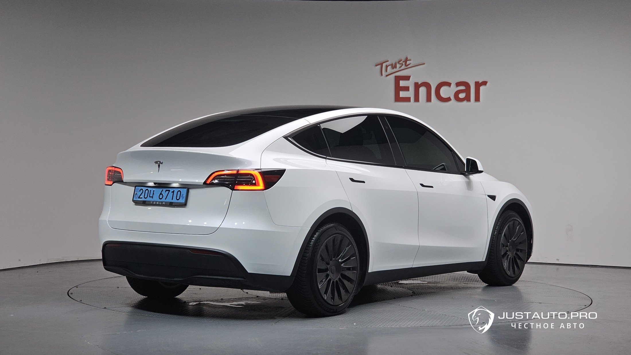 Автомобиль Tesla Model Y