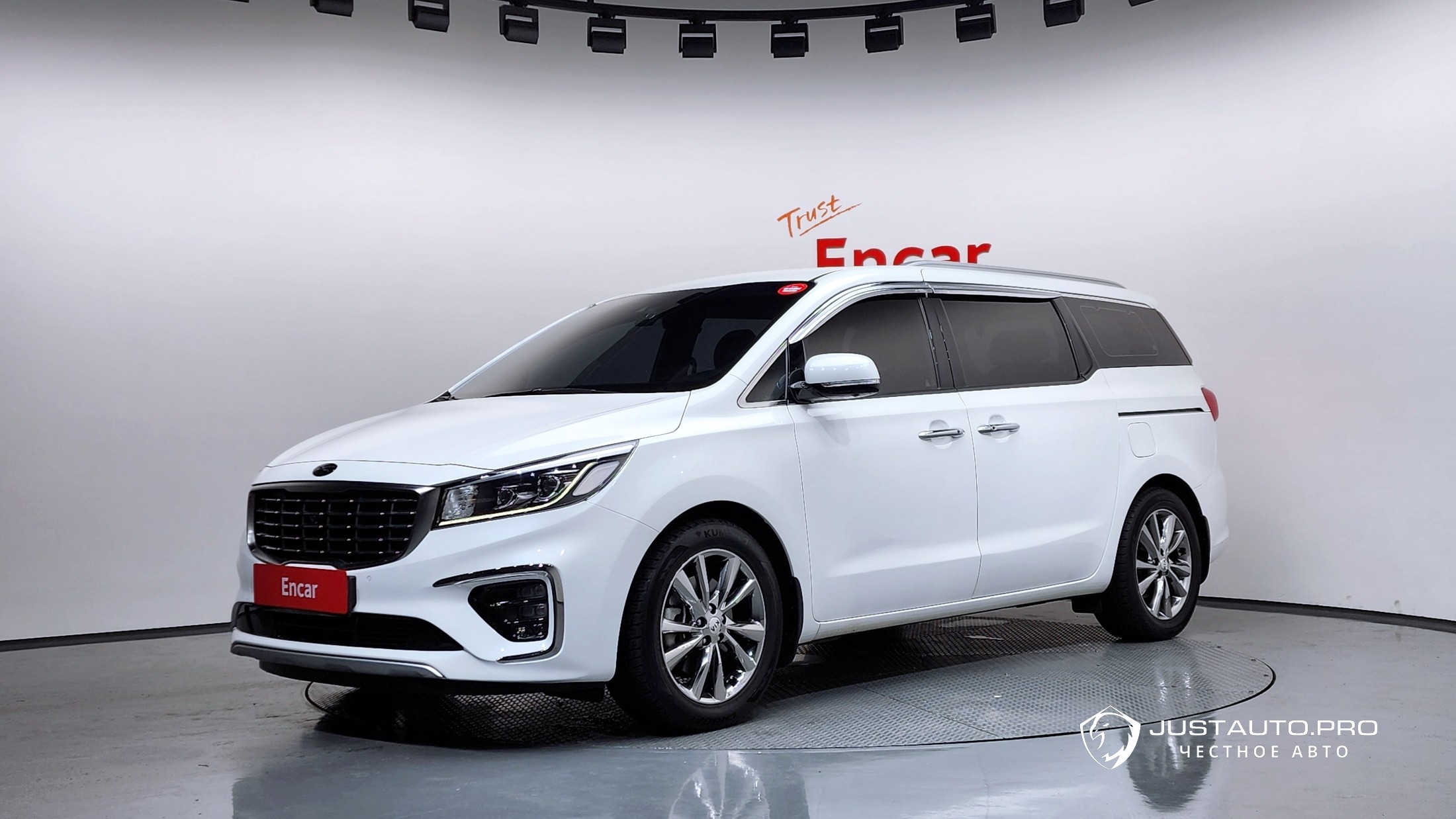 Автомобиль Kia Canival