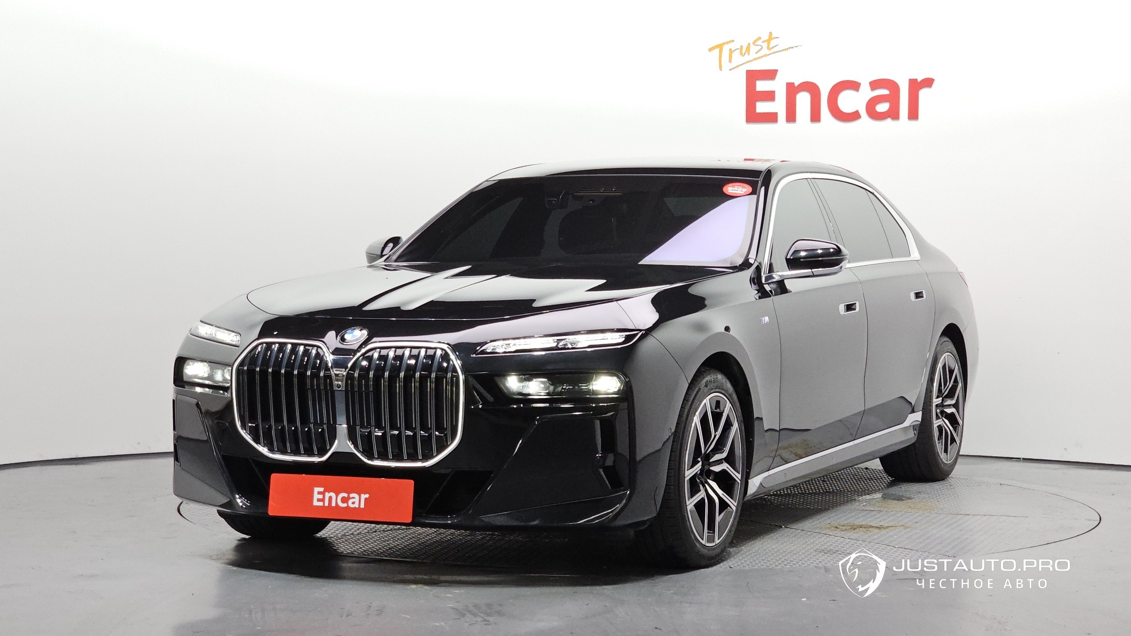 Автомобиль BMW 7-Series