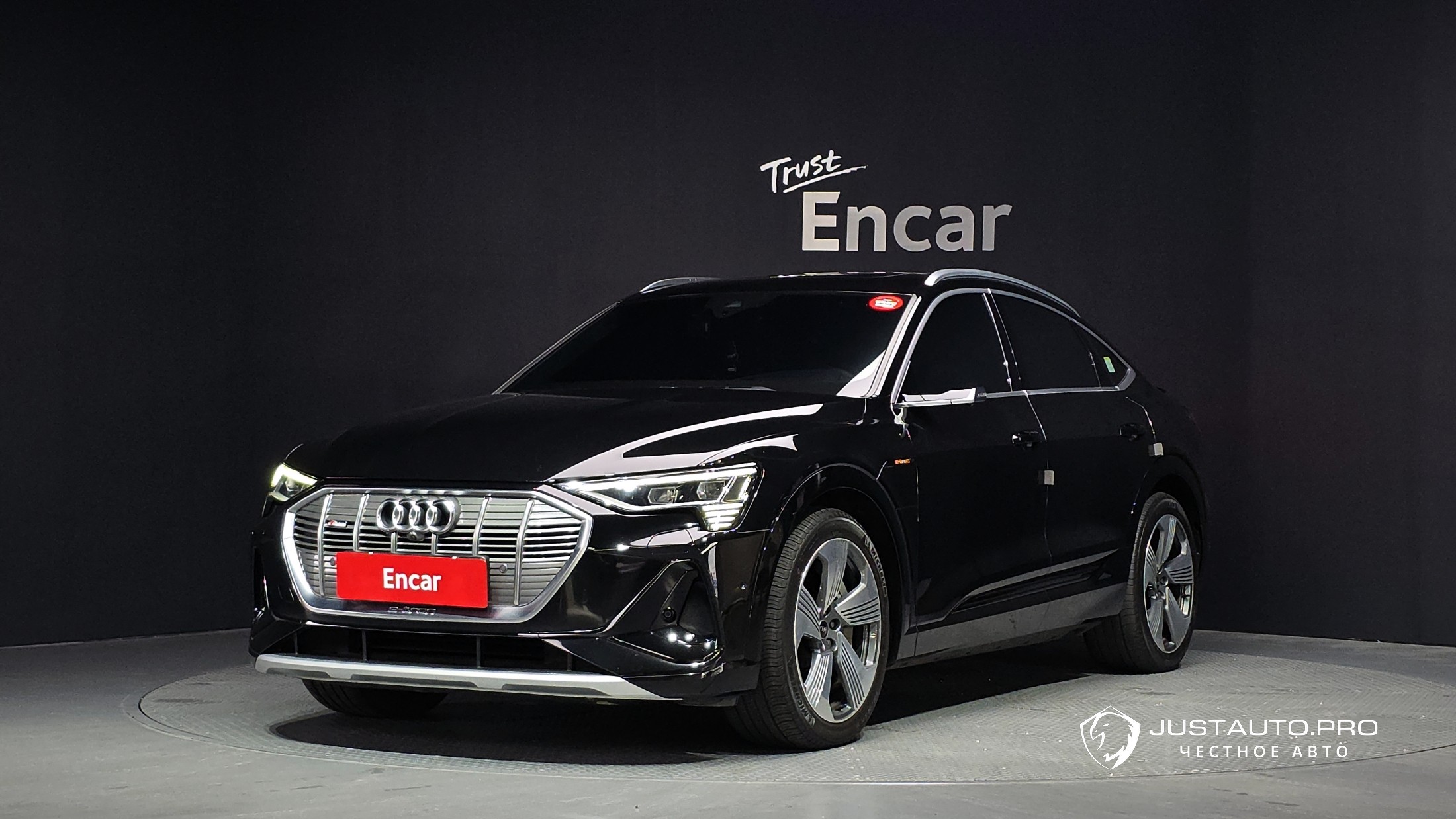 Автомобиль Audi e-tron