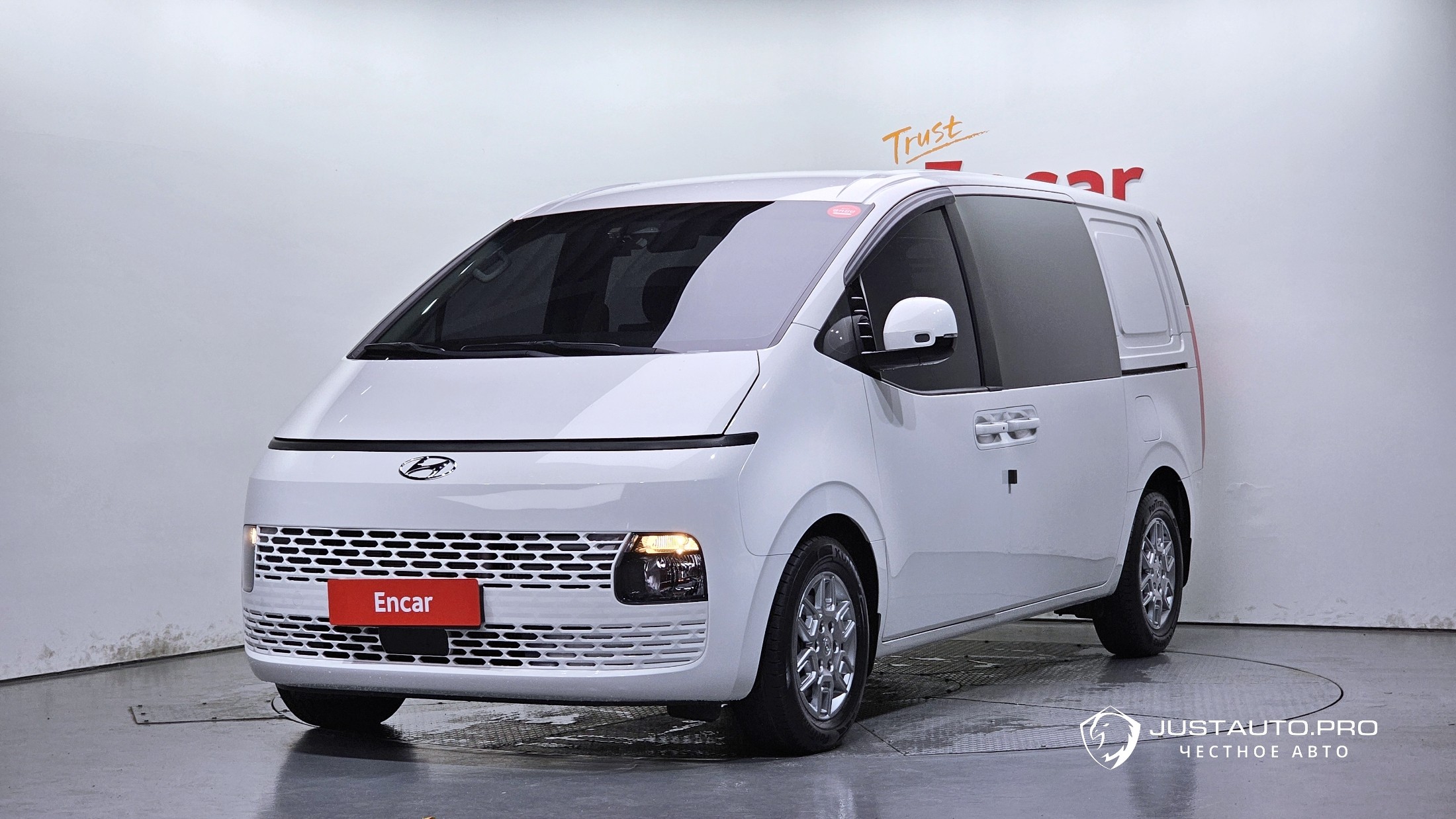 Автомобиль Hyundai Staria