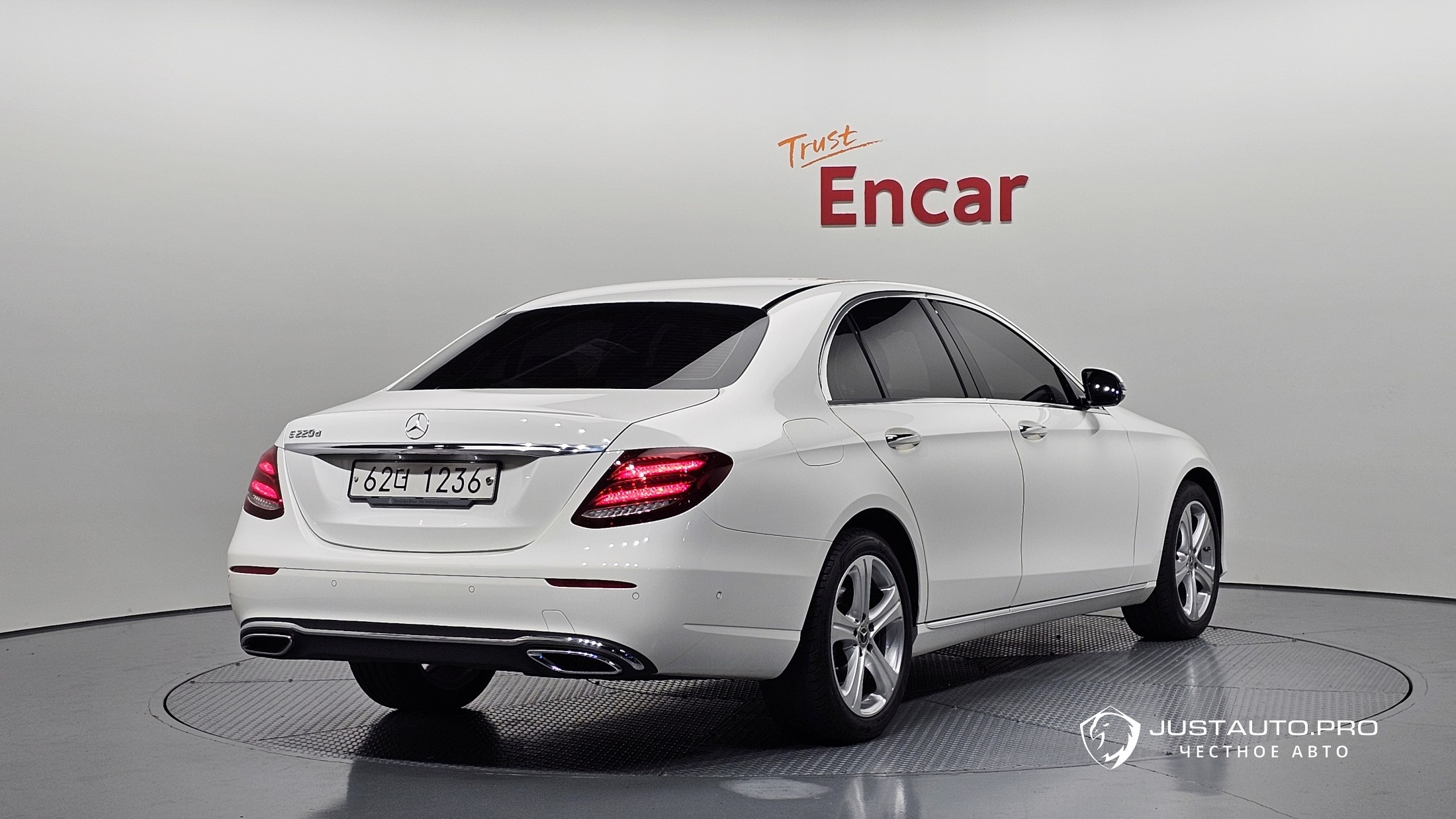 Автомобиль Mercedes-Benz E-Class
