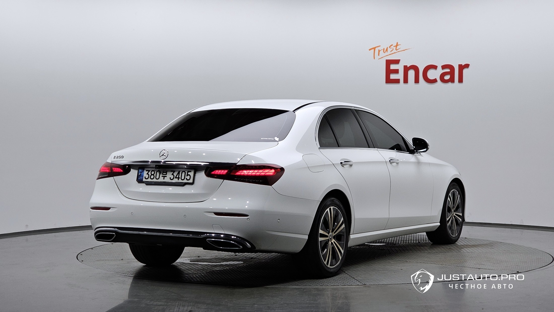 Автомобиль Mercedes-Benz E-Class