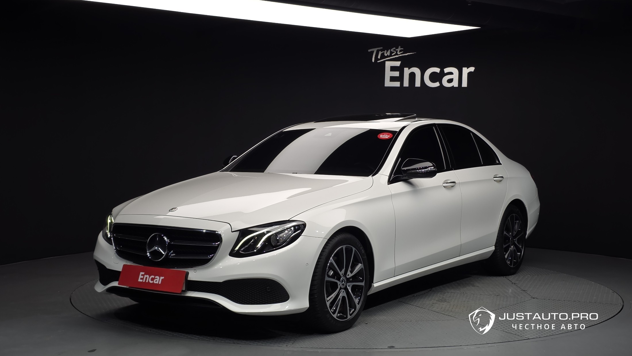 Автомобиль Mercedes-Benz E-Class