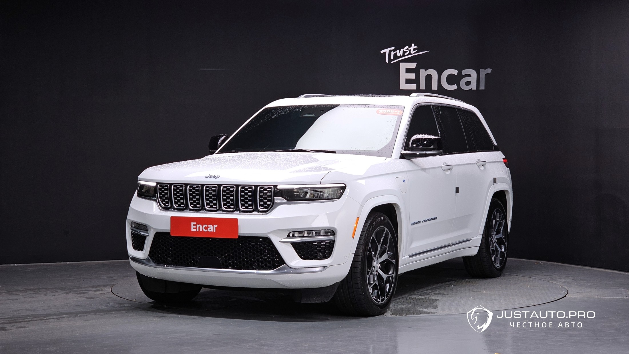 Автомобиль Jeep Cherokee