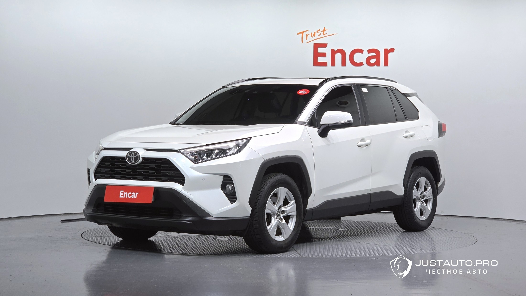 Автомобиль Toyota RAV4