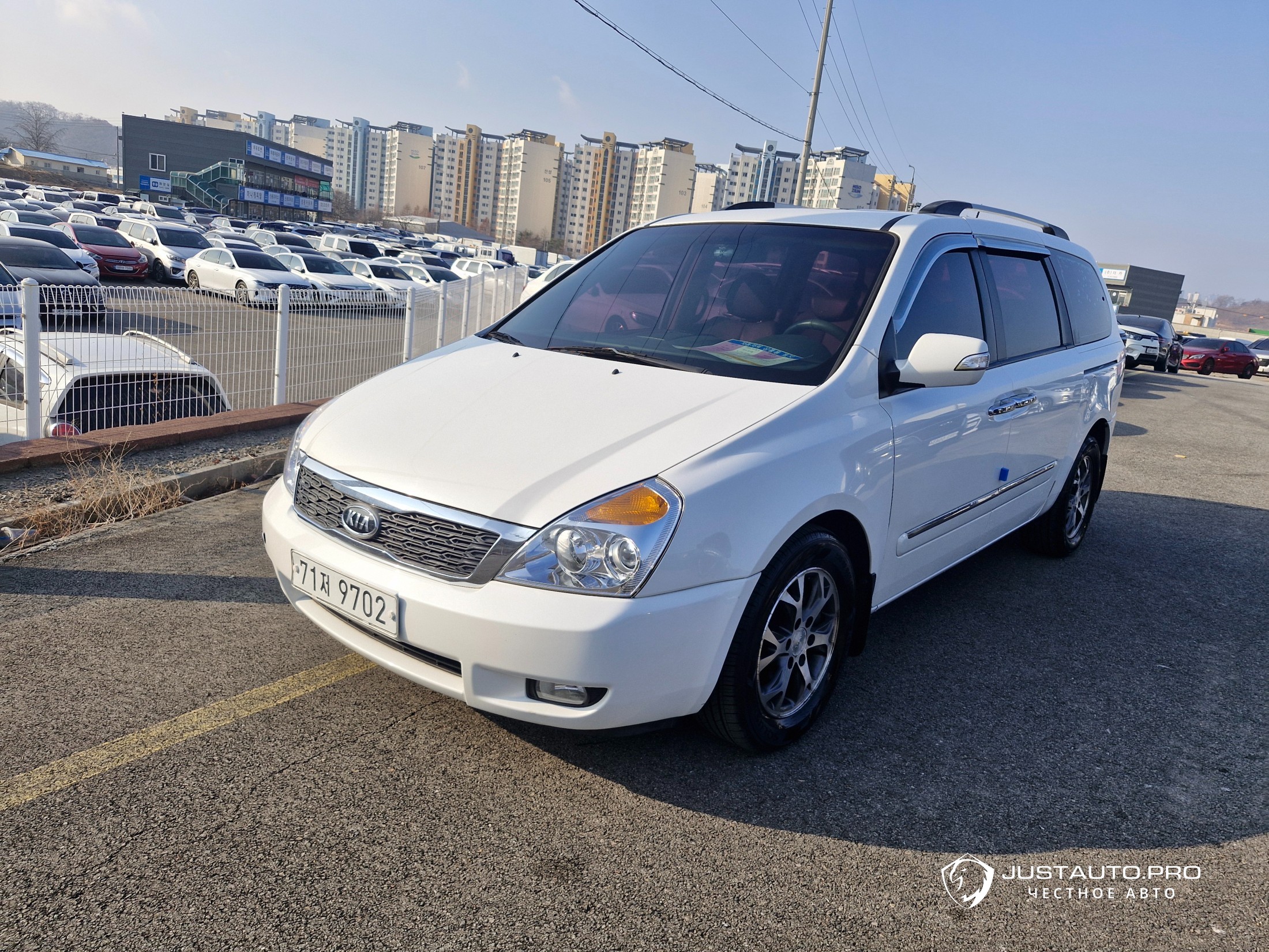 Автомобиль Kia Canival