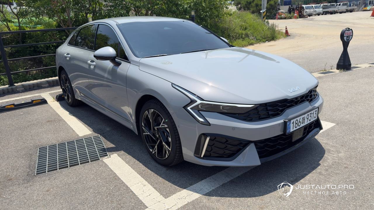 Автомобиль Kia K5