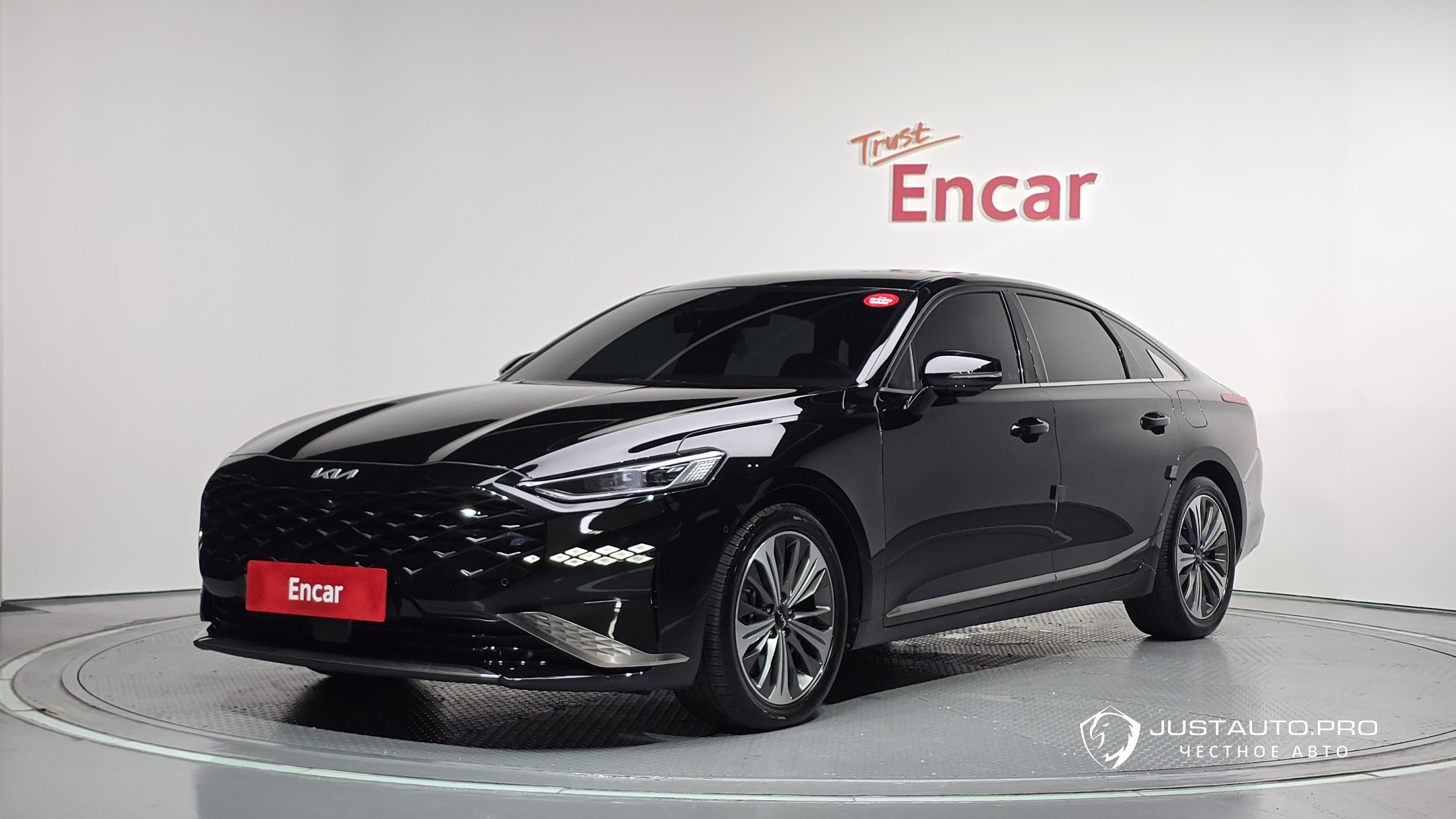Автомобиль Kia K8