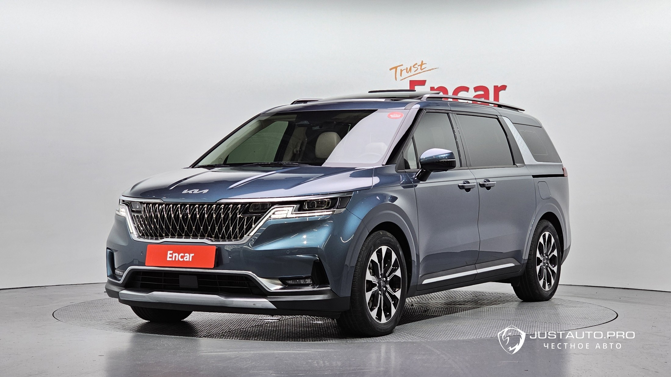 Автомобиль Kia Canival