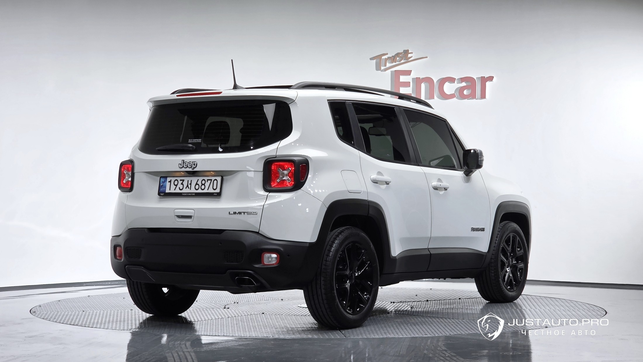 Автомобиль Jeep Renegade