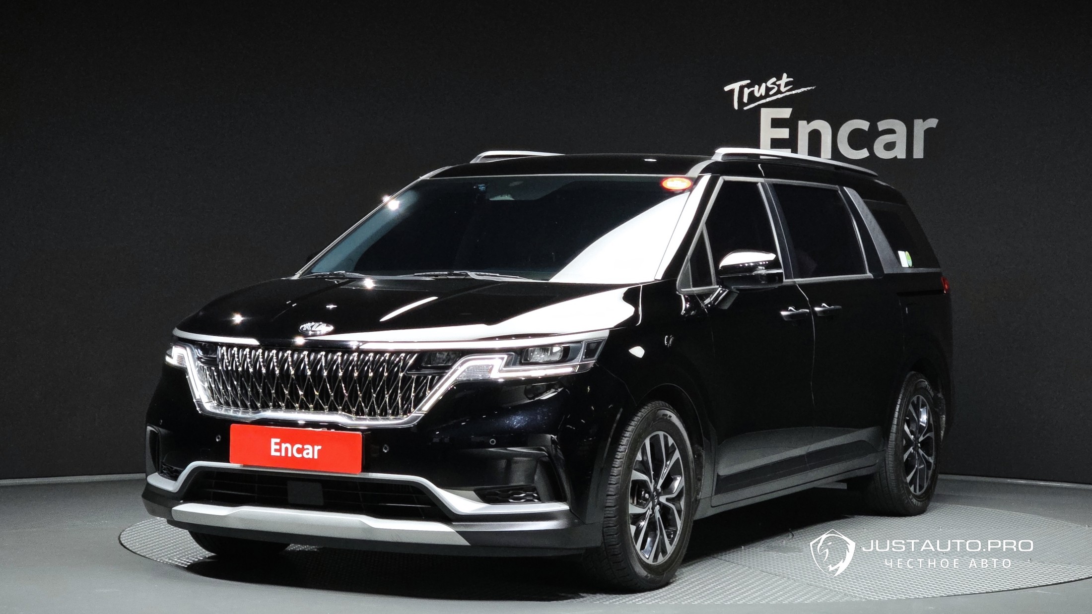Автомобиль Kia Canival