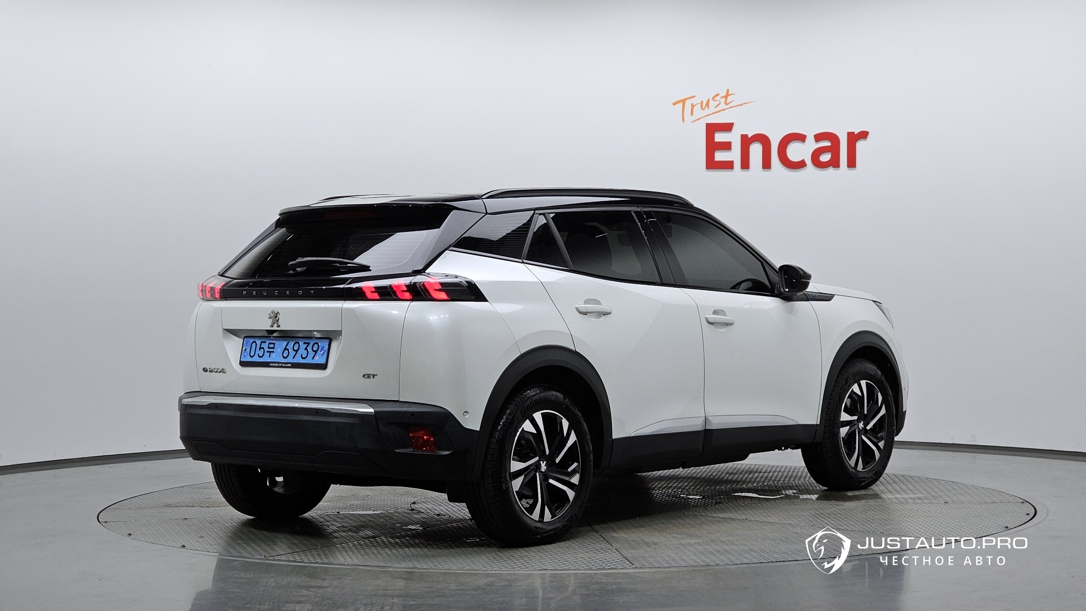 Автомобиль Peugeot 2008